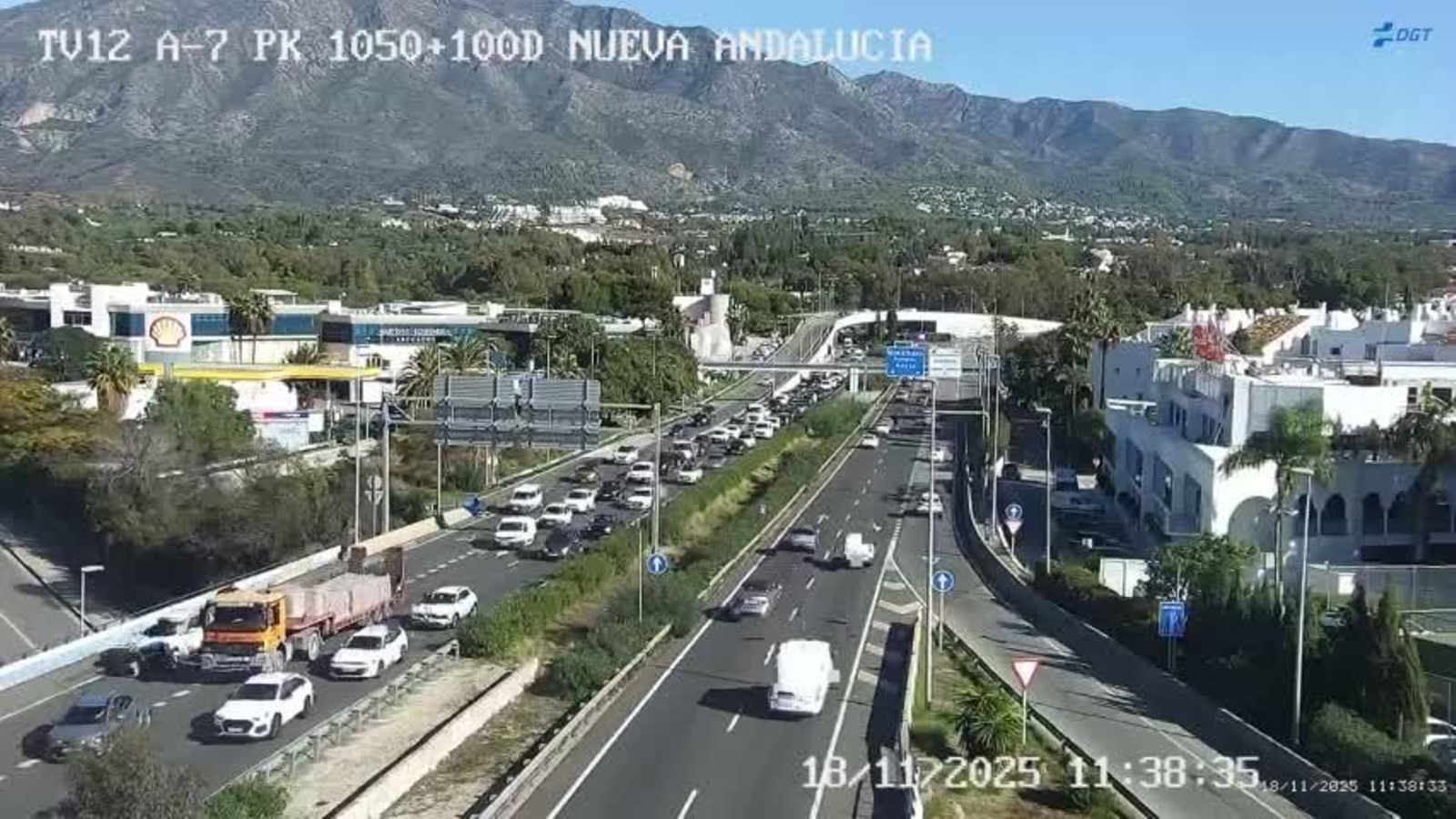 Tráfico lento registrado a primera hora en la zona de Nueva Andalucía, en Marbella