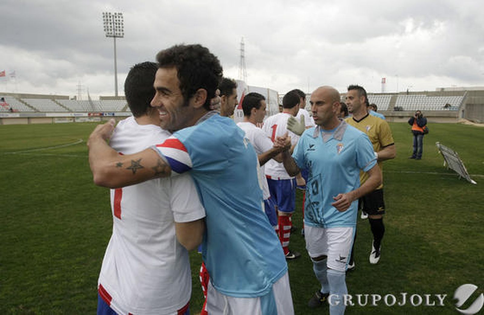 El Algeciras se aleja aún más de la zona de liguilla al perder en el Nuevo Mirador ante el San Fernando./Fotos:Erasmo Fenoy

Foto: Erasmo Fenoy
