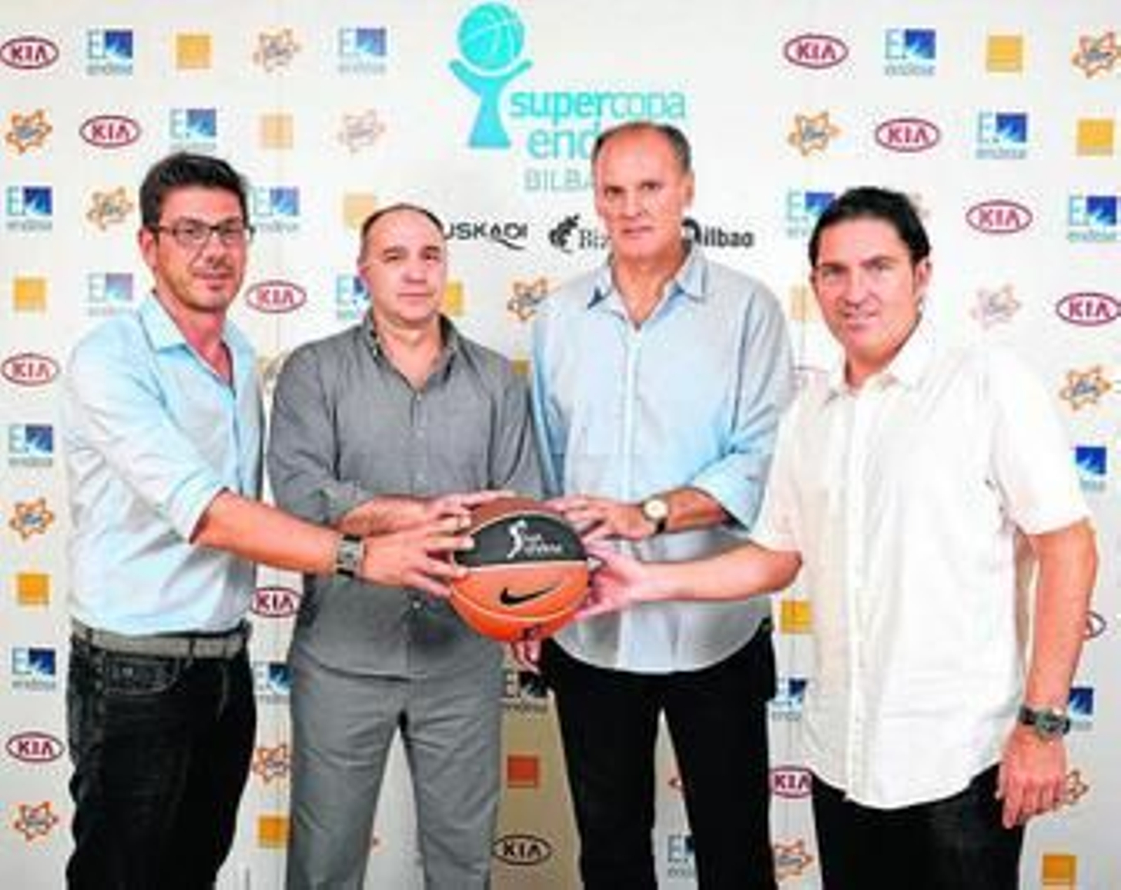 Katsikaris, Laso, Ivanovic y Pascual posan durante el sorteo del torneo.