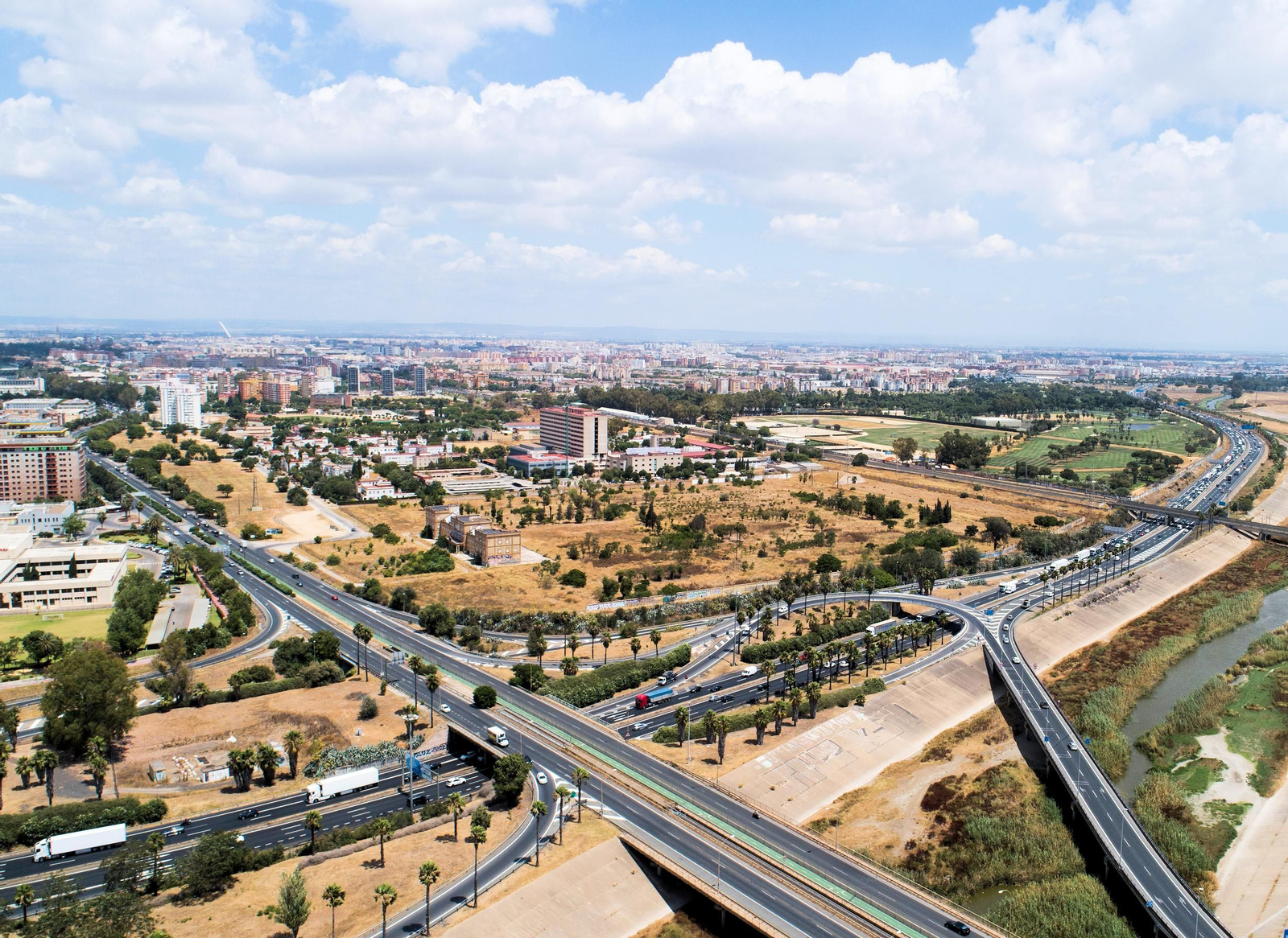 Carreteras que dan servicio a la parcela de Artillería.