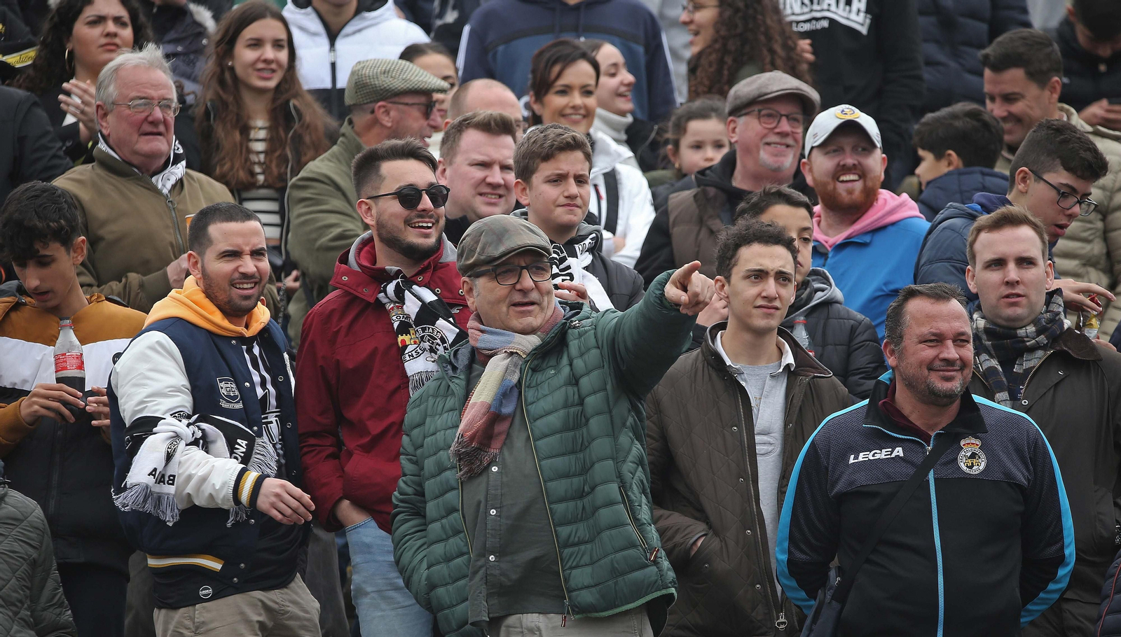 Fotos de la afición durante el Balona - San Fernando en el Municipal de La Línea