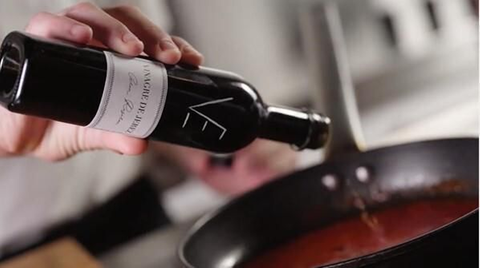 Vinagre de Jerez, condimento estrella de la gastronomía. Vinagre de Jerez, condimento estrella de la gastronomía.