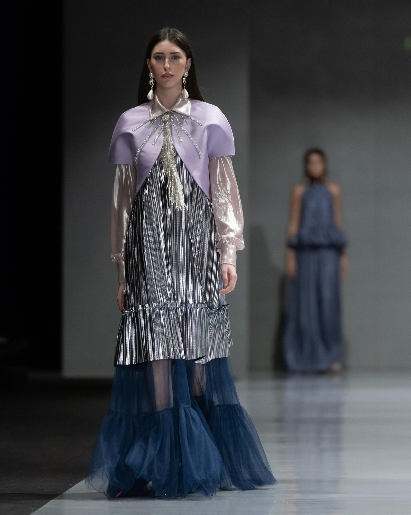 Raices, una revisión a sus orígenes a través de la moda del diseñador Julián Ortiz