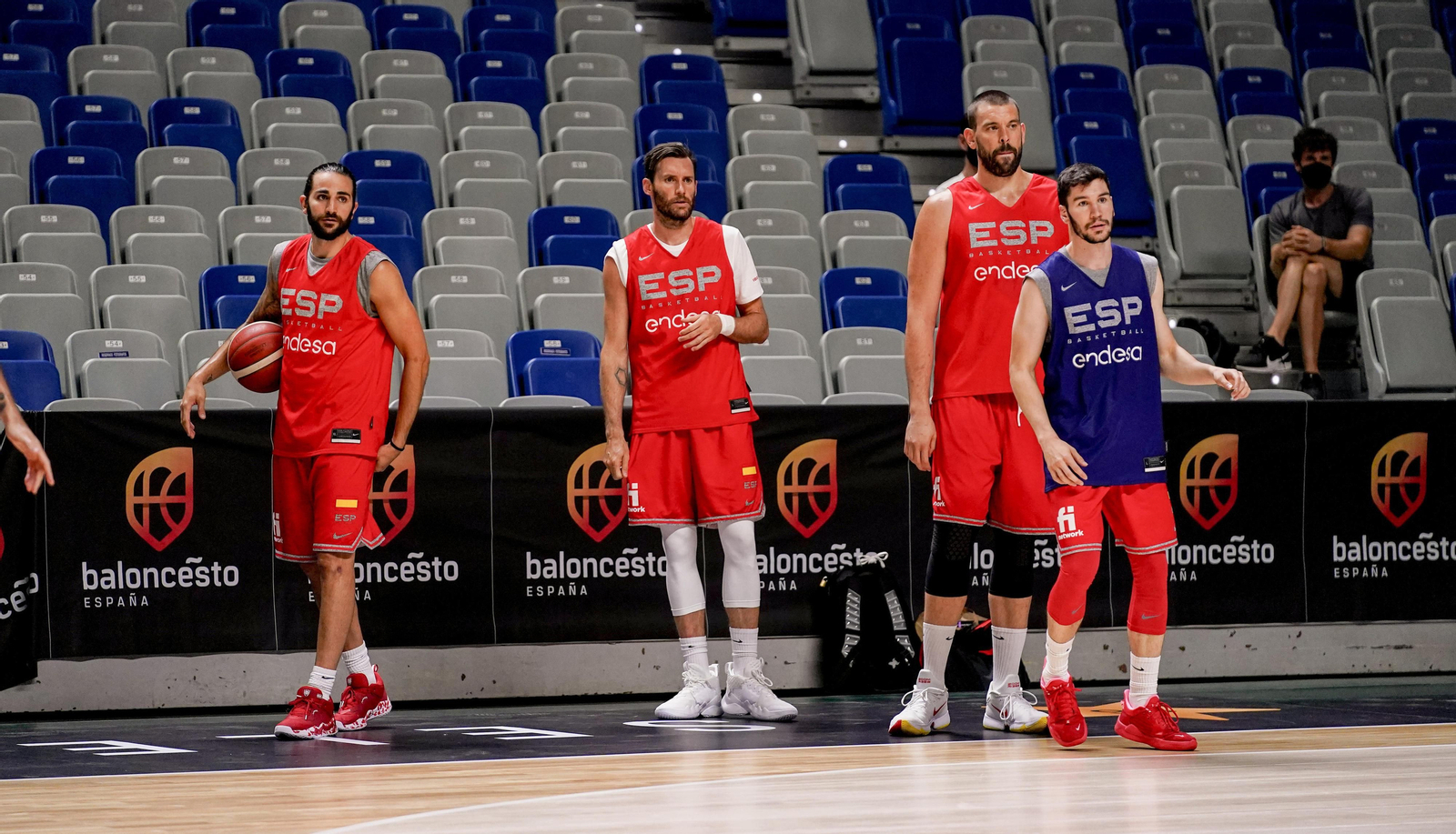 Brizuela, en el entrenamiento con Ricky, Rudy y Marc Gasol.