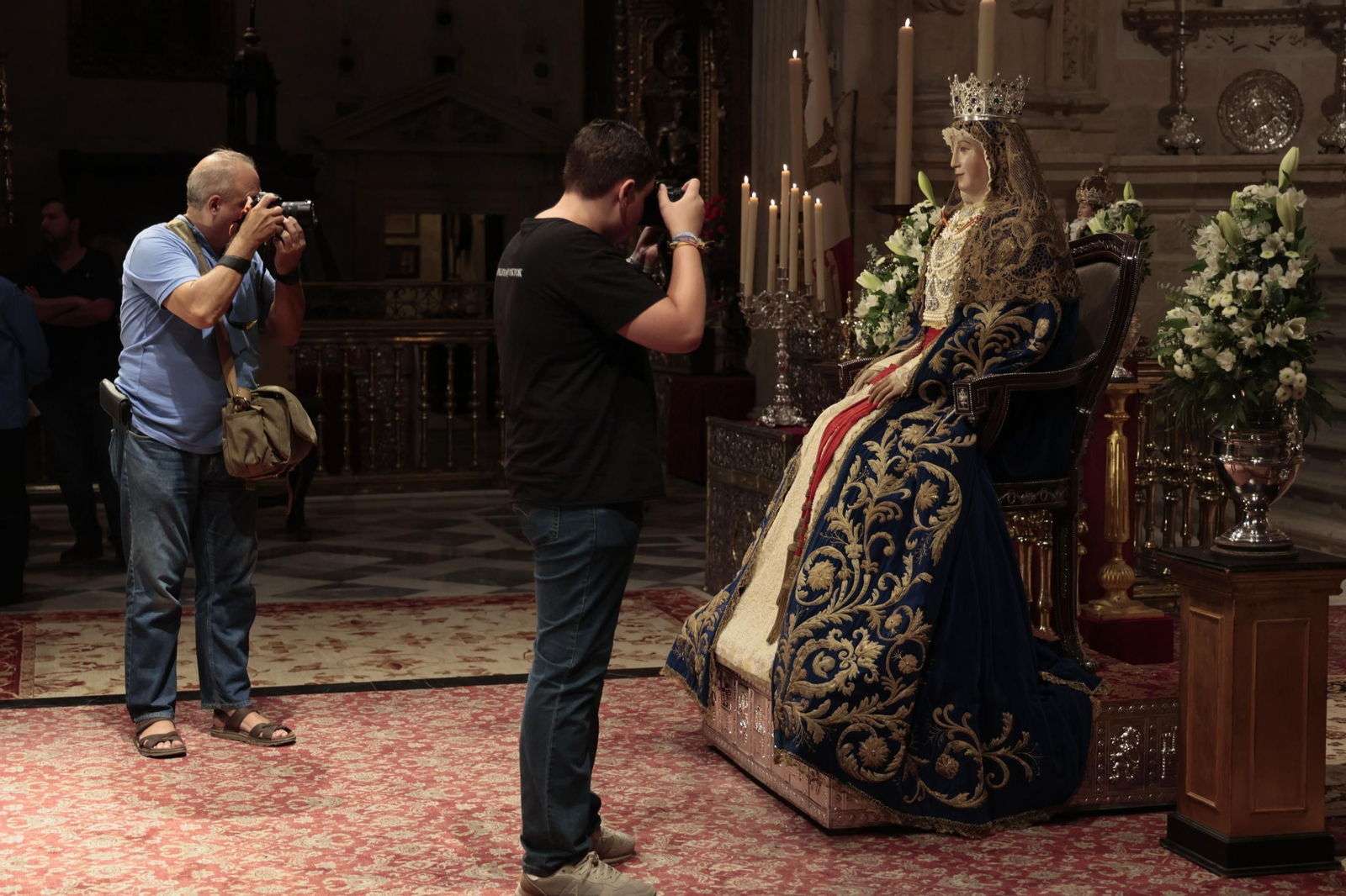 Imágenes del besamanos de la Virgen de los Reyes