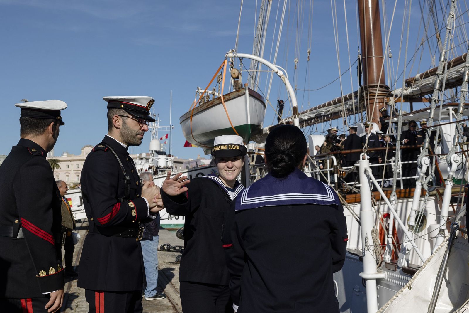 Las imágenes de la despedida del Juan Sebastián de Elcano