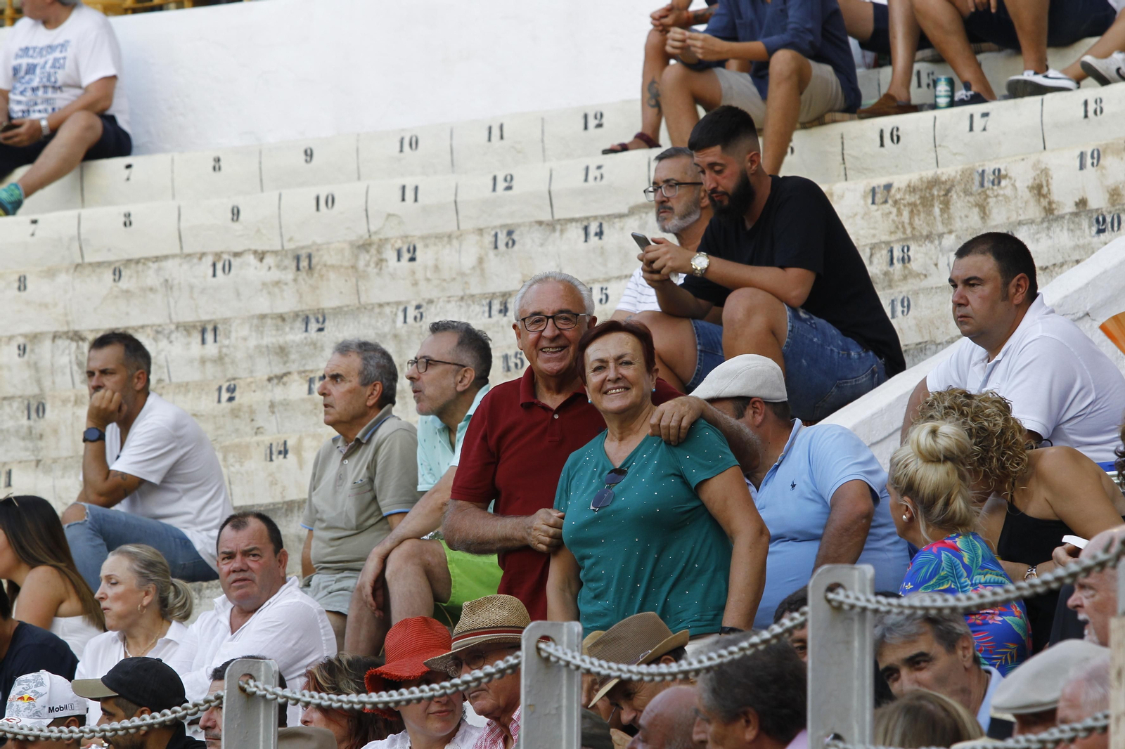 Las imágenes del ambiente del tendido en la novillada de la Feria Taurina de Almería