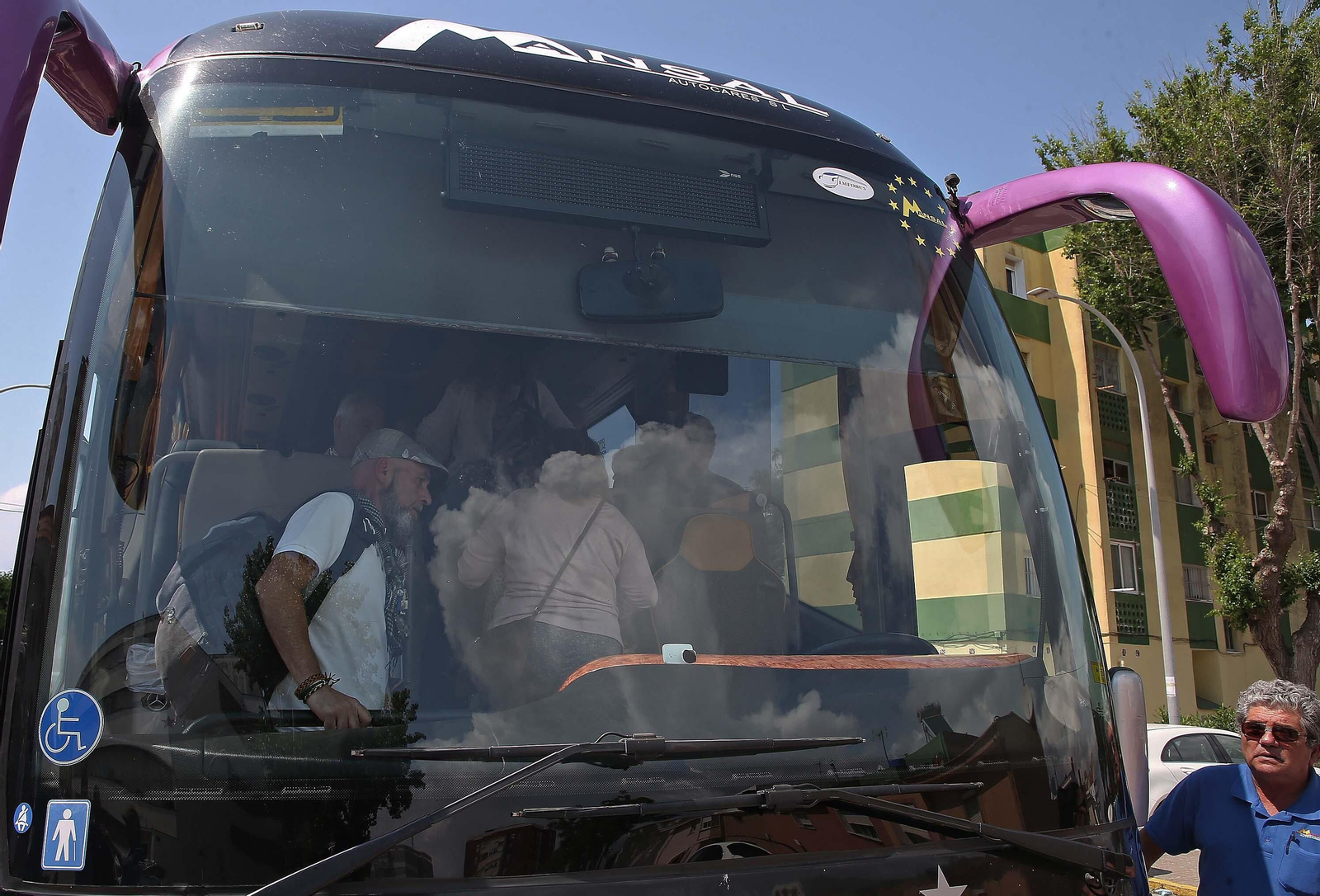 El inicio de la peregrinación hacia Almonte de la Hermandad del Rocío de La Línea en imágenes