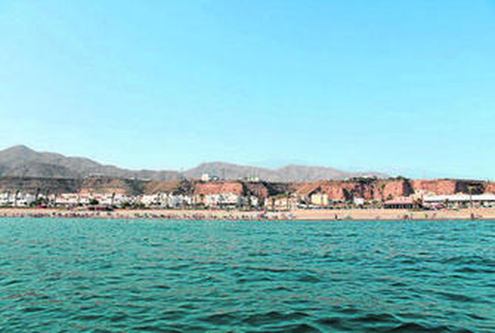 Panorámica de Balanegra desde el mar Mediterráneo.