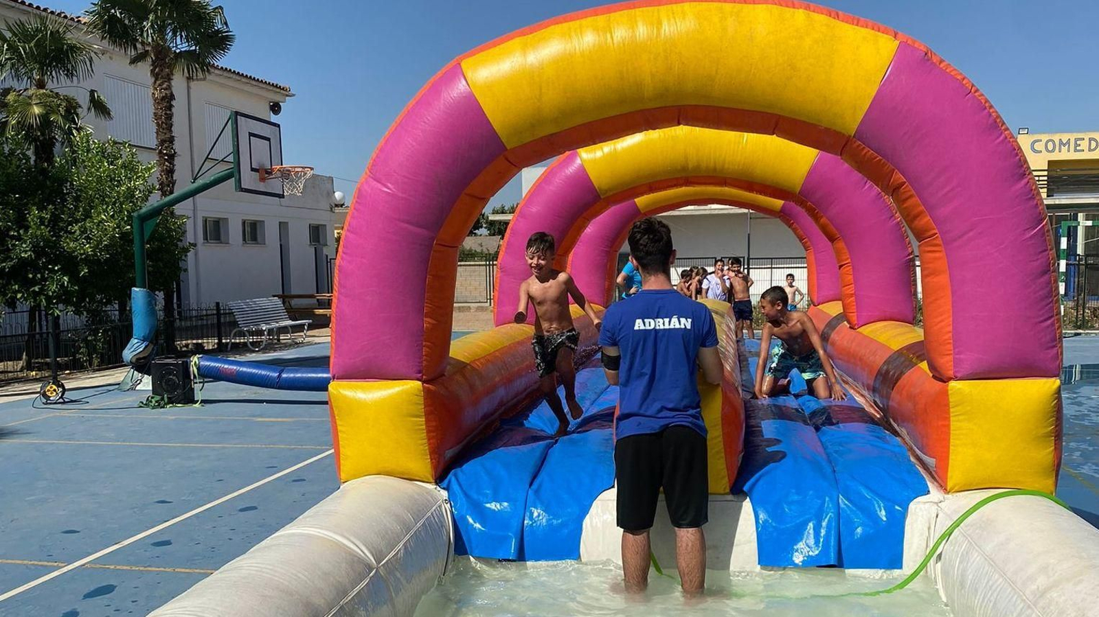 Fiesta acuática para los más pequeños: sesión de colchones de agua mañana en Fuente Vaqueros