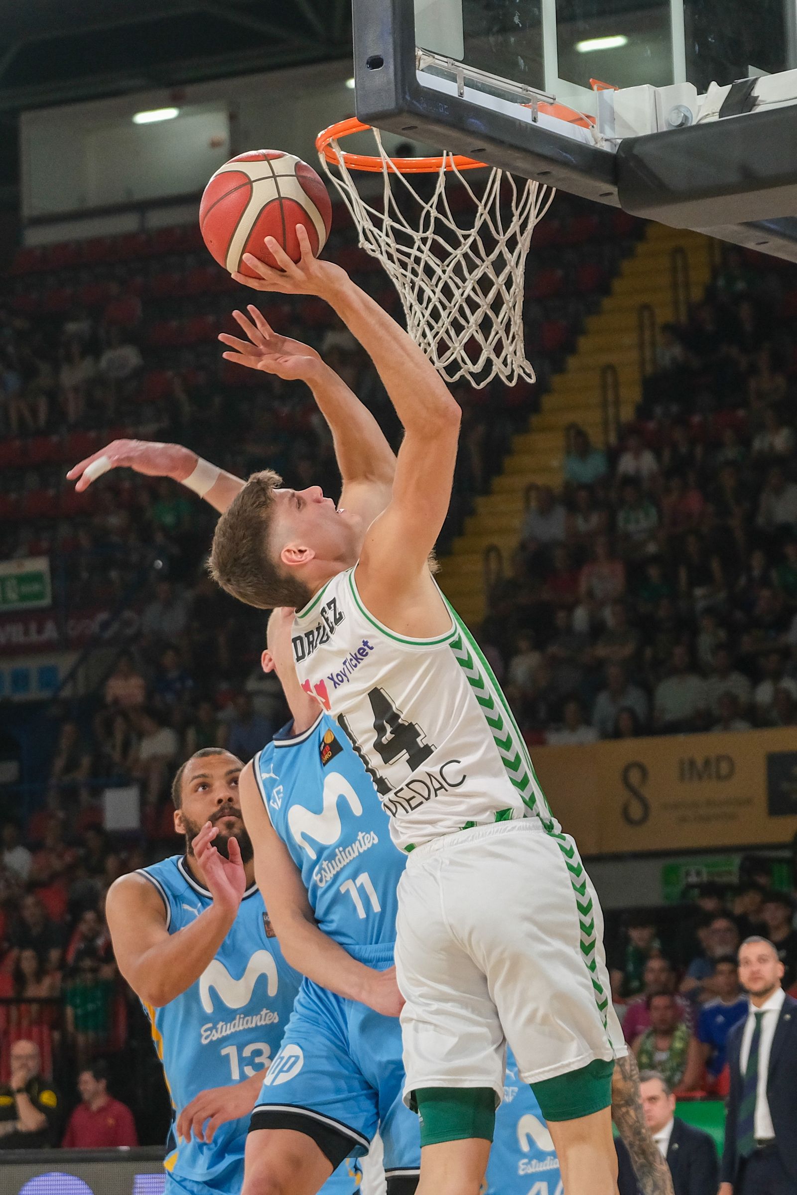 Baloncesto. Partido de play off Betis - Estudiantes