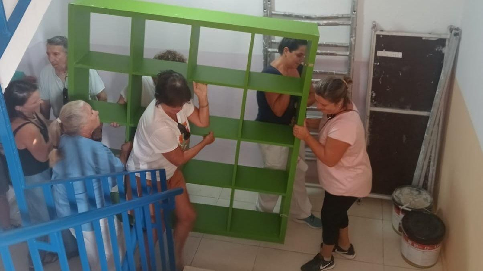 Las familias han puesto su grano de arena al acondicionamiento de las clases. Las familias han puesto su grano de arena al acondicionamiento de las clases.