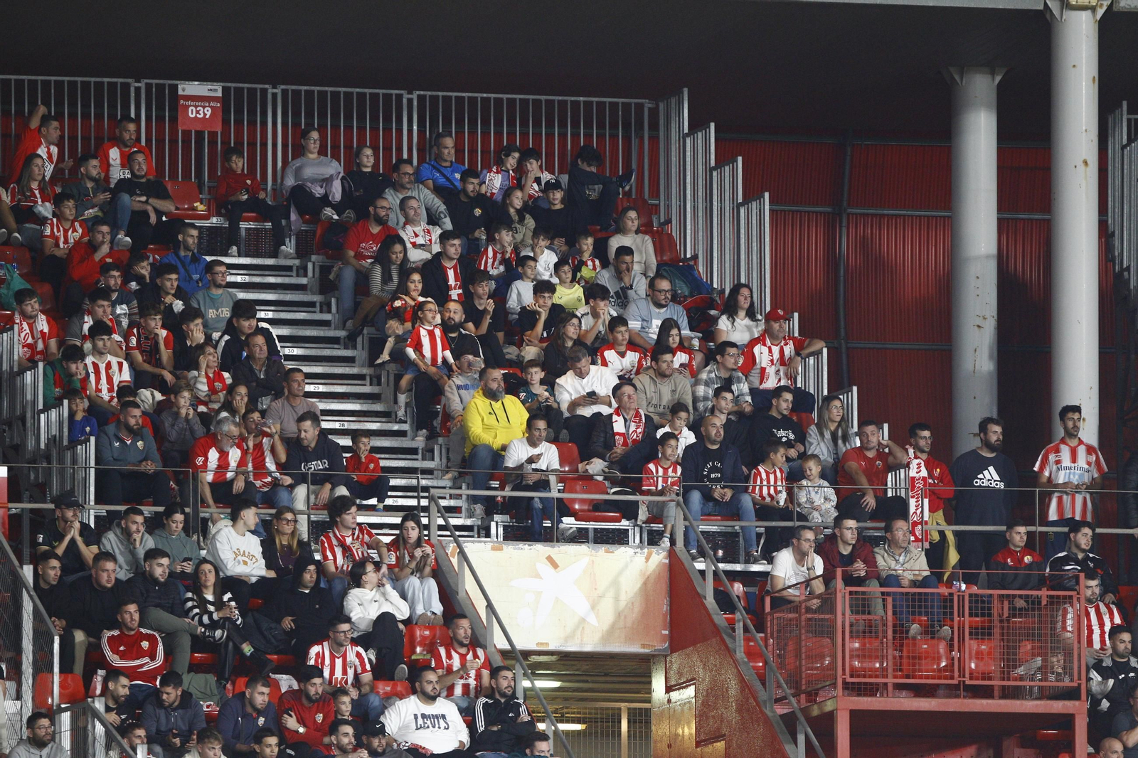 Búscate en las fotos de público del partido U.D. Almería-Deportivo de La Coruña