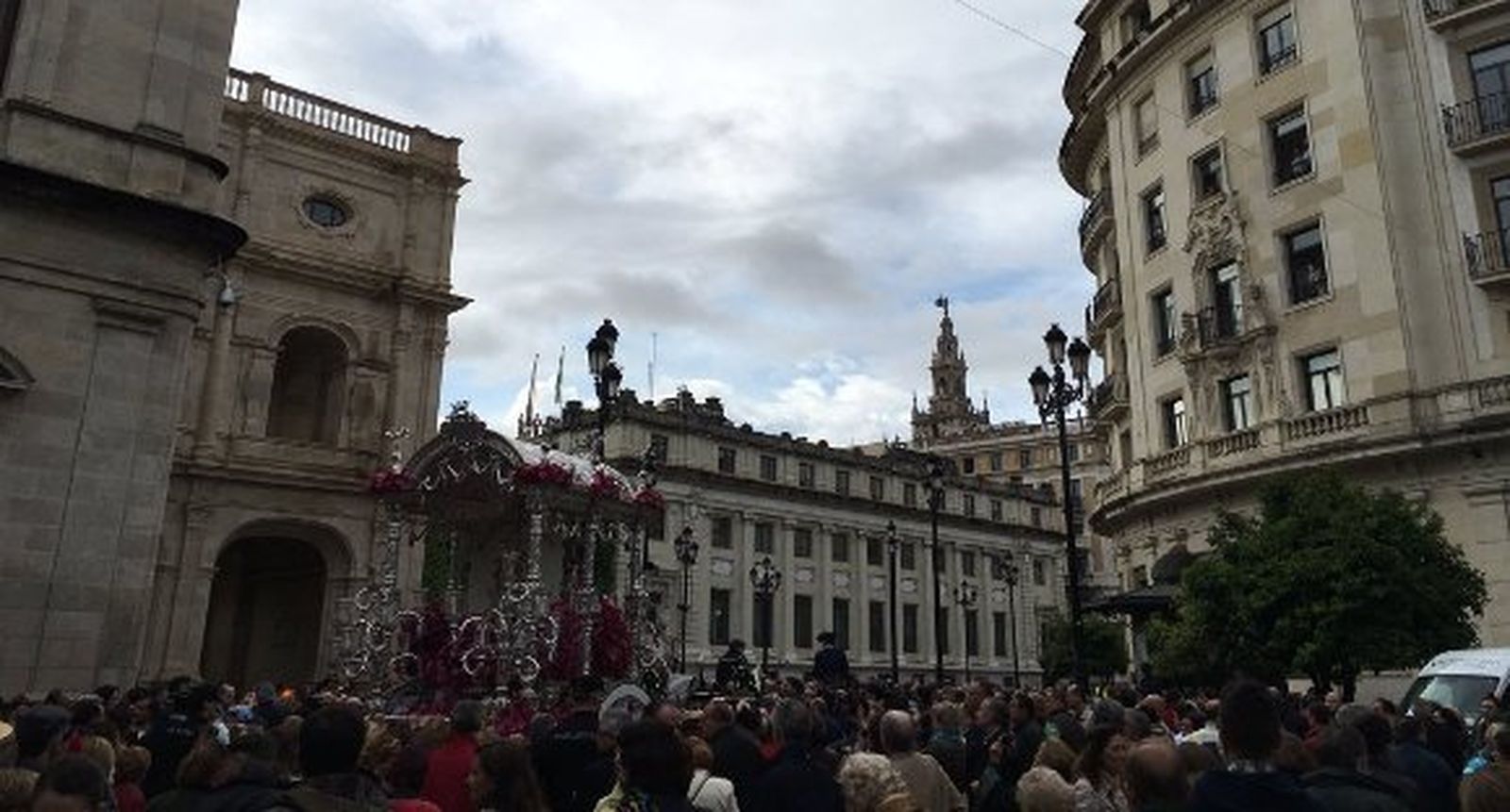 Las hermandades de Sevilla y Sevilla-Sur se ponen en camino