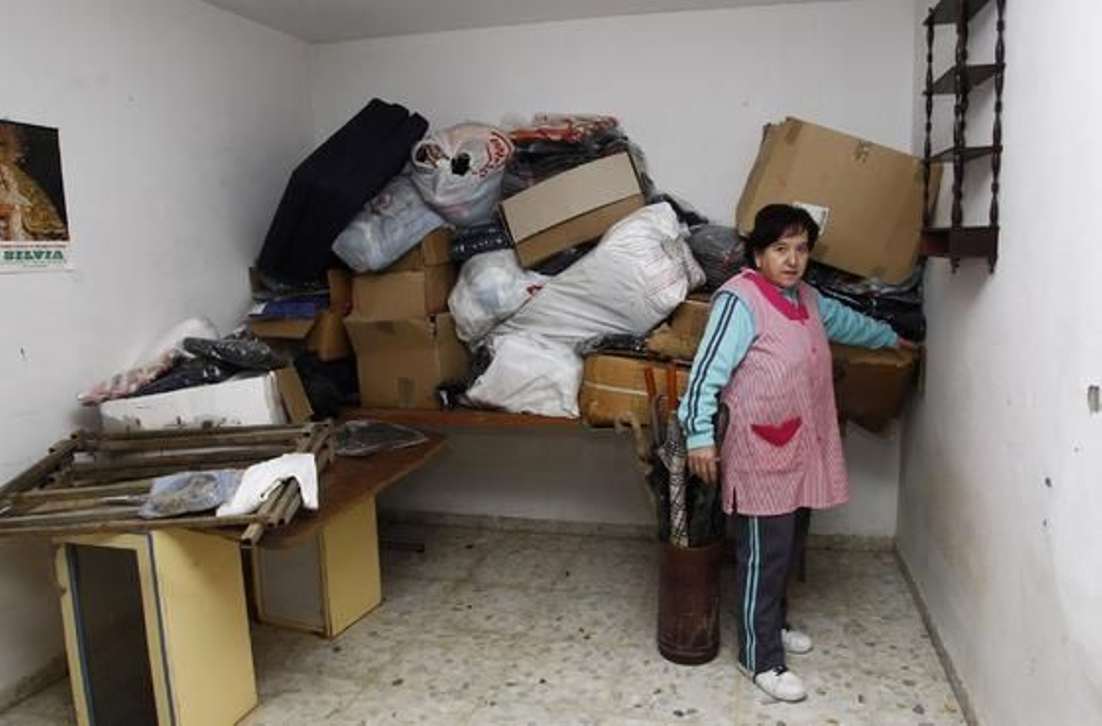 Los vecinos se preparan para la nueva alerta de lluvias que podía provocar una nueva inundación en la scalles de Écija.

Foto: Antonio Pizarro