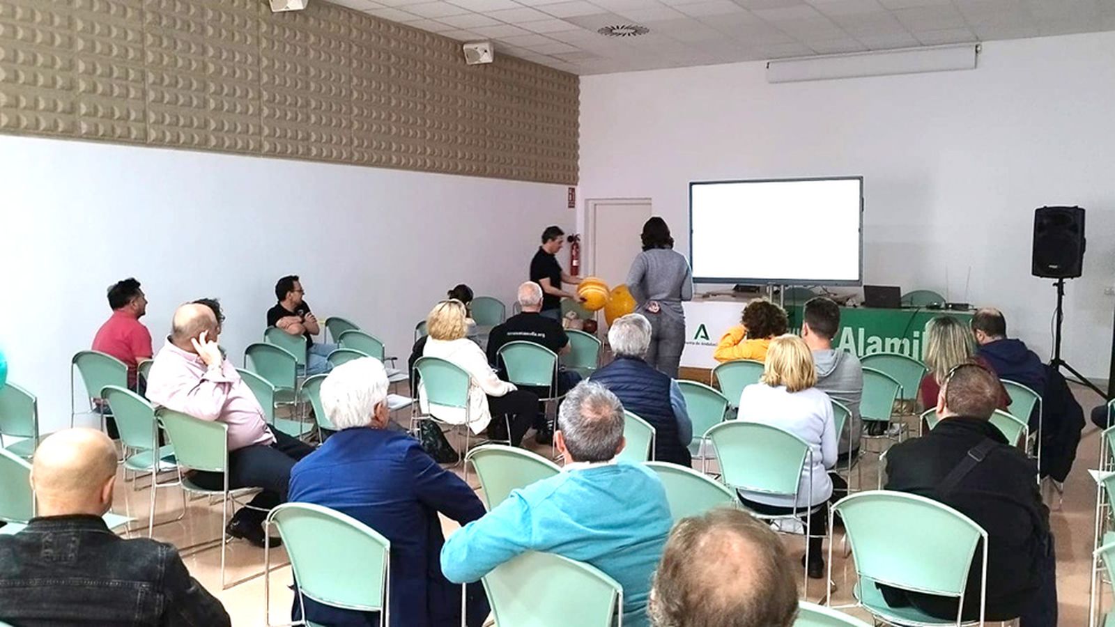 Un momento de la jornada astronómica del mes de febrero celebrada en el salón de actos del Cortijo del Alamillo.