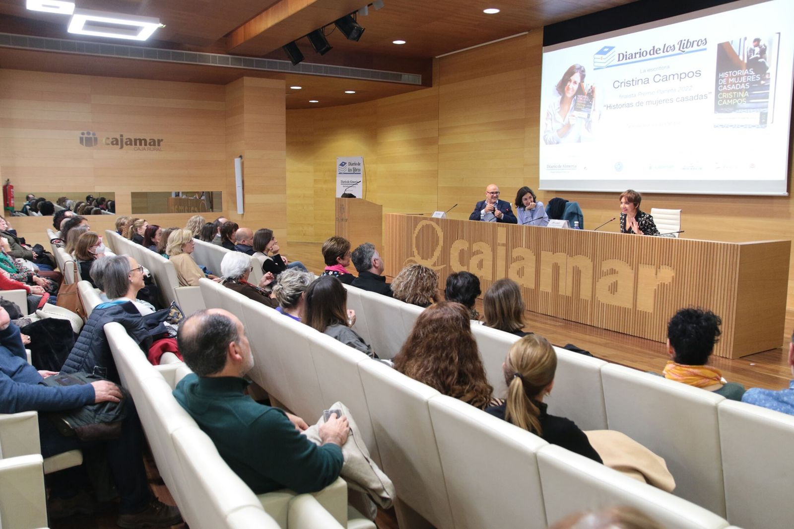 El Diario de los Libros, con Cristina Campos y su novela 'Historias de mujeres casadas'