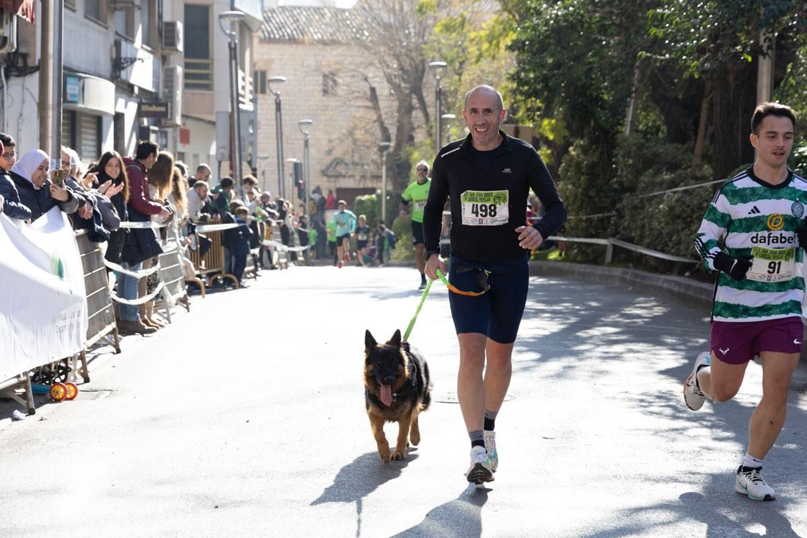 Deporte y solidaridad se unen en la IV Carrera Popular IES San Juan Bosco, en imágenes