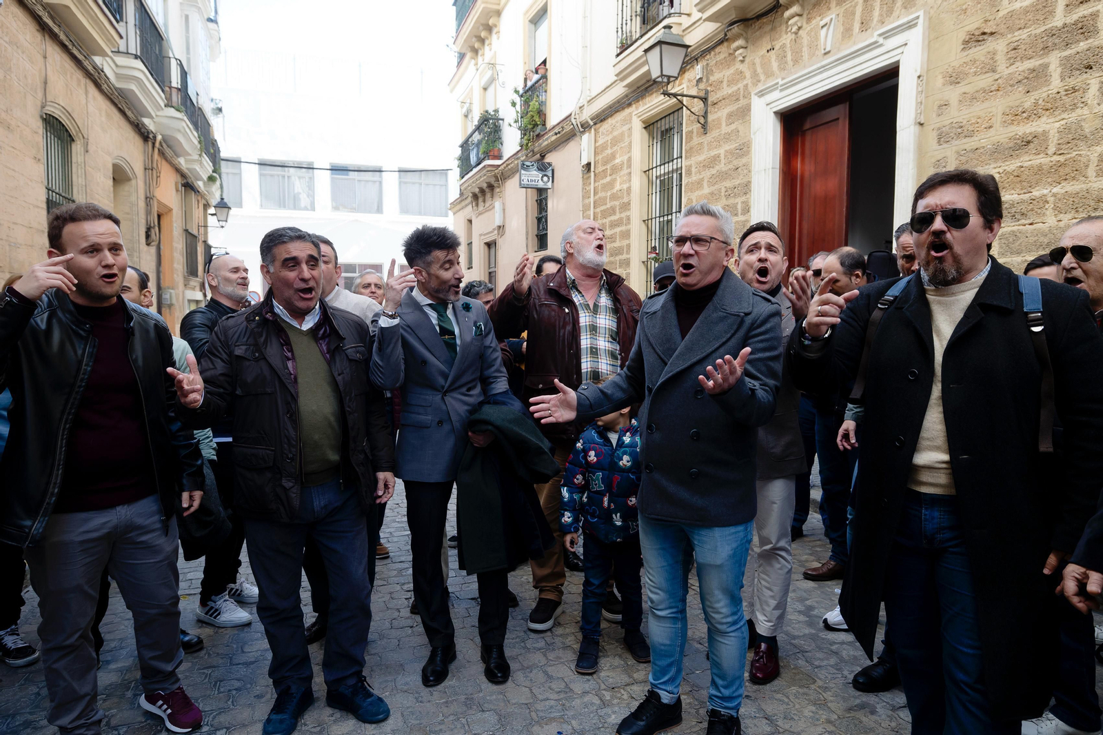Imágenes del coro de Julio Pardo, en el descubrimiento de la placa en la casa natal del corista Imágenes del coro de Julio Pardo, en el descubrimiento de la placa en la casa natal del corista