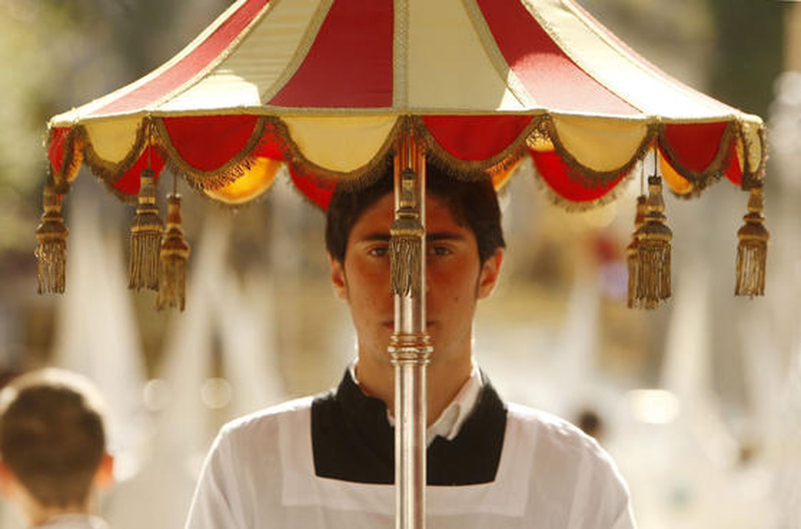 La hermandad del Transporte, por residir canónicamente en una basílica, la de La Merced, tiene el privilegio de llevar este atributo.

Foto: juan carlos toro
