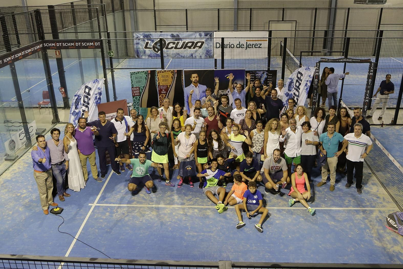 Ganadores y finalistas posan al final del torneo en Pádel Extreme.