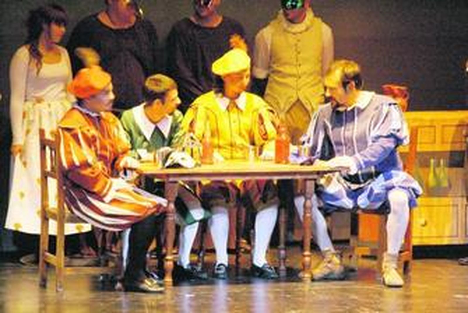 Un instante de la representación de Don Juan Tenorio anoche en el Maestro Padilla.