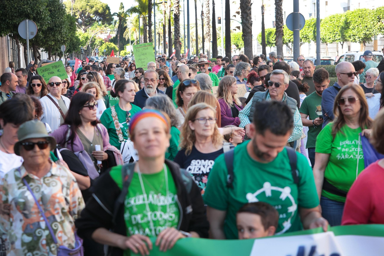 Manifestación por la Escuela Pública por las calle de Jerez