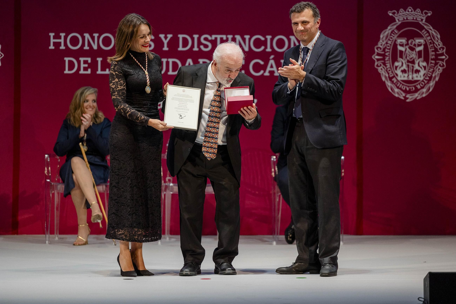 Las imágenes del acto de entrega de los títulos de hijos predilectos y adoptivos y de las medallas de oro de la ciudad.