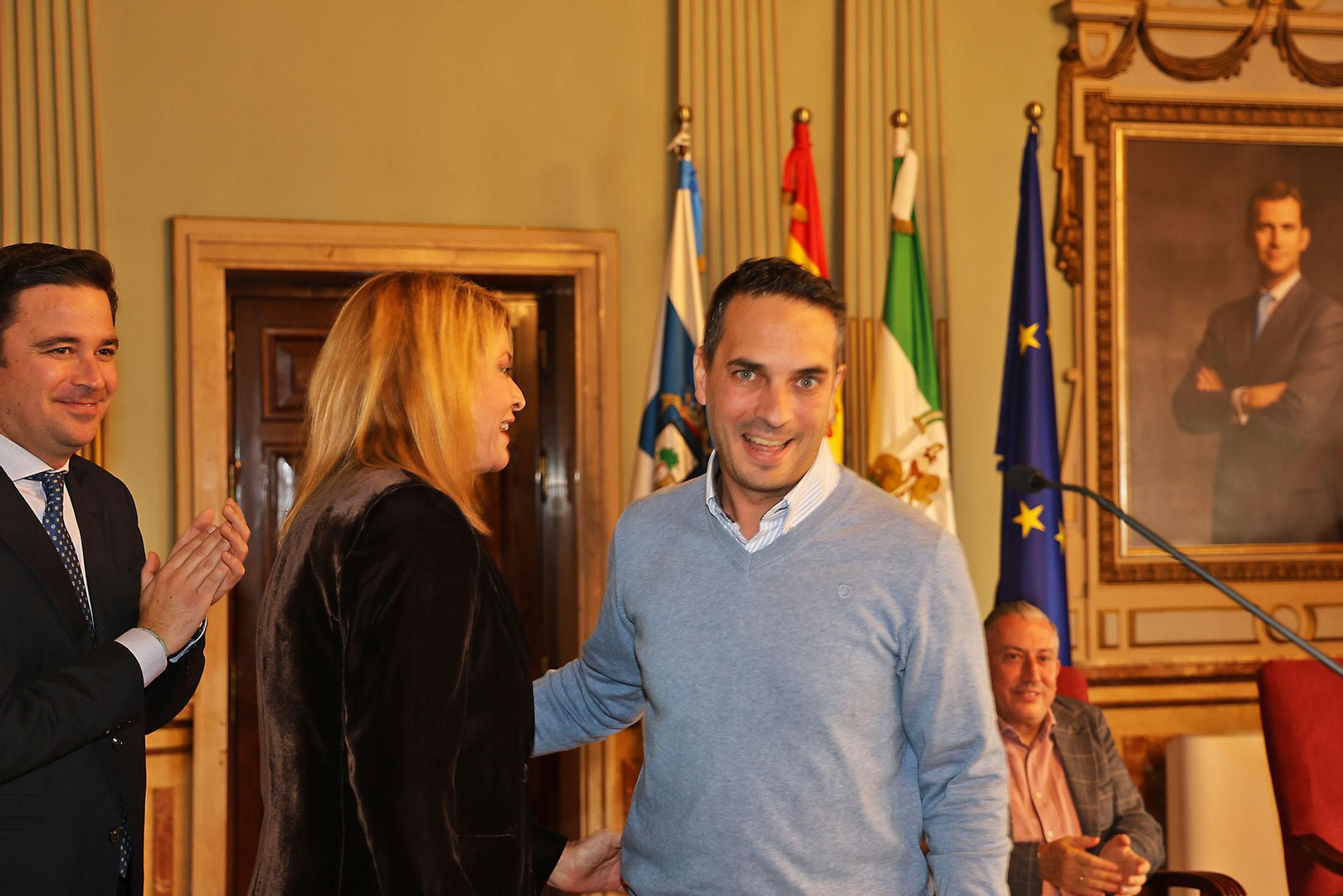 Sus Majestades Los Reyes Magos son coronados en el Ayuntamiento de Huelva