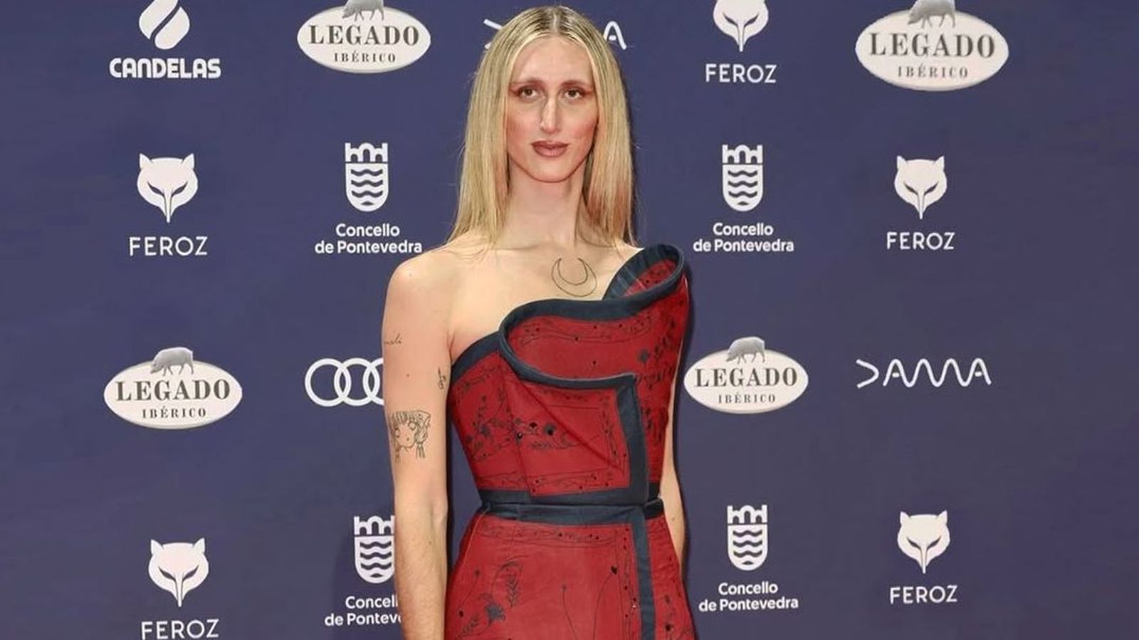 Alex de la Croix en una alfombra roja