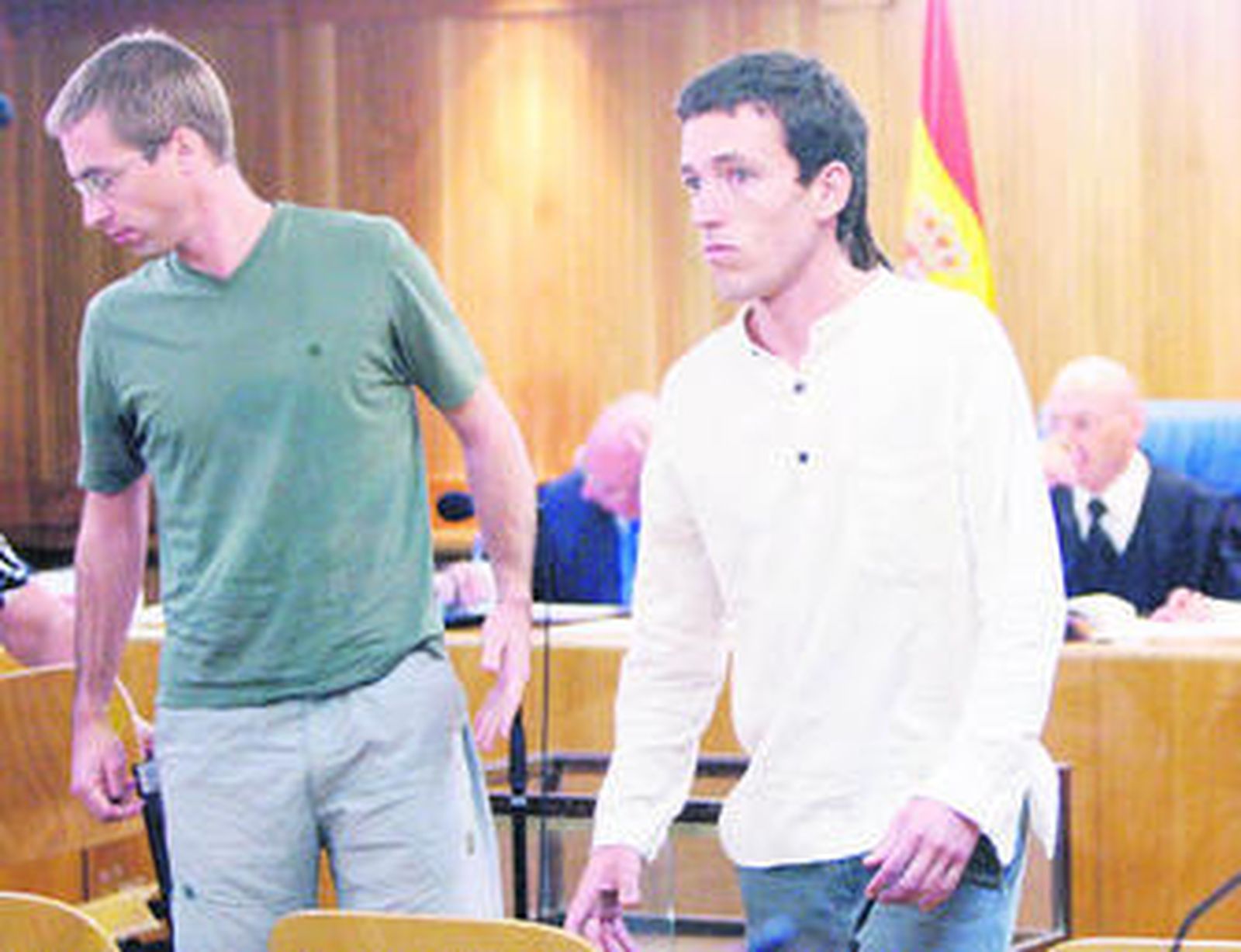 Asier Tapia y Aner Mimenza, ayer durante su comparecencia ante el tribunal de la Audiencia.