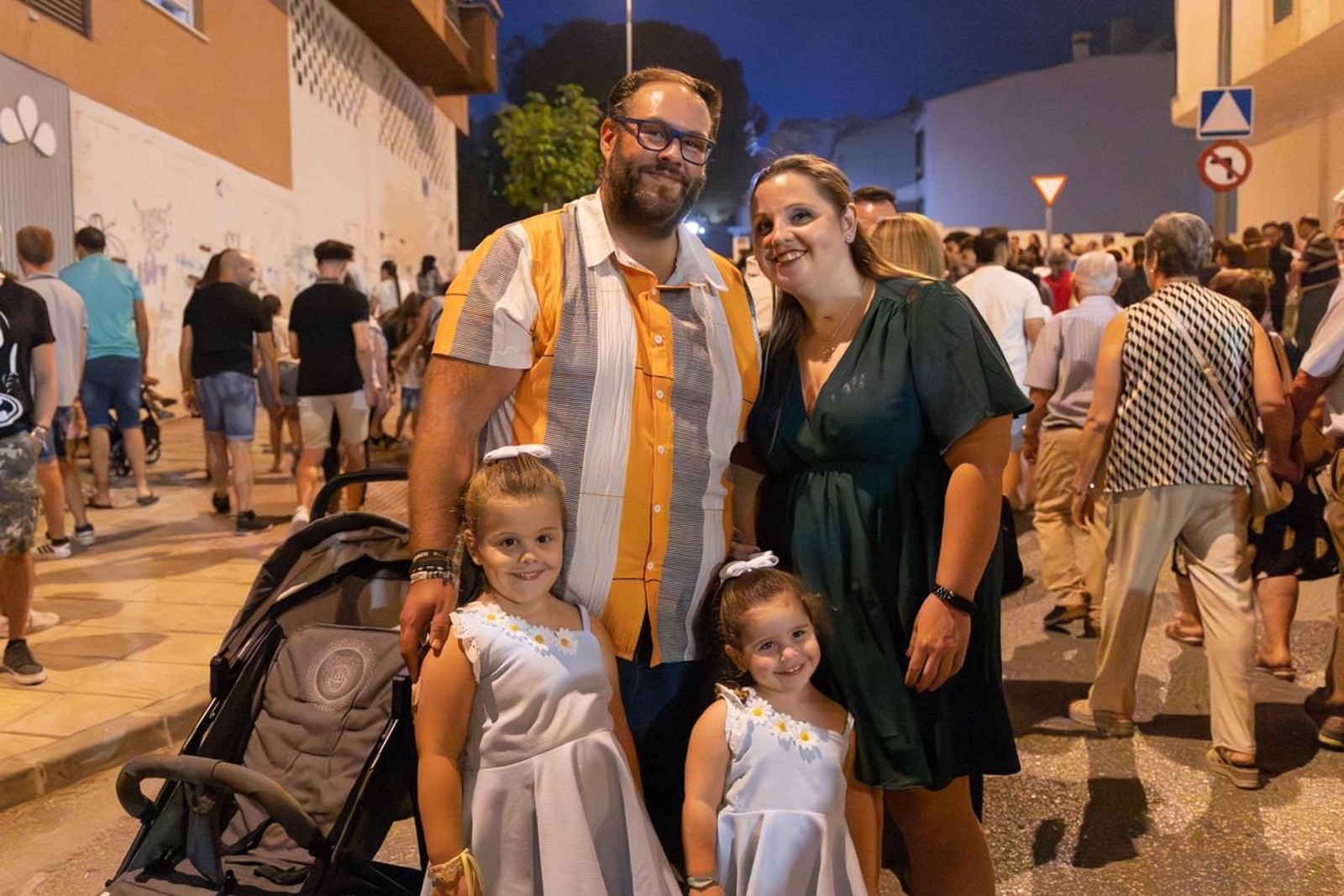 Pasacalles inaugural, fuegos artificiales e iluminación de la portada de feria y del recinto ferial de la Feria de San Bartolomé en Martos