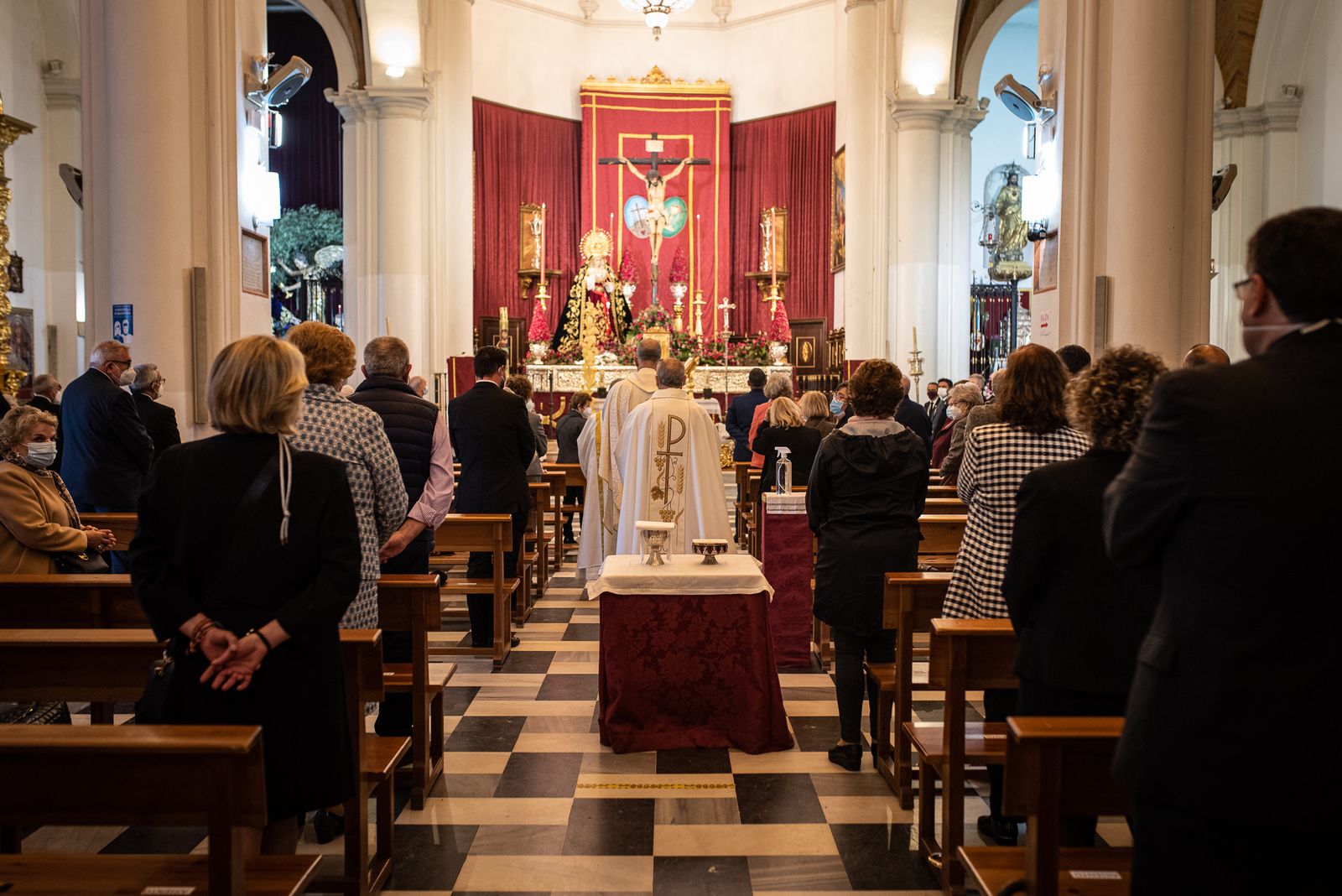 Jueves Santo: Imágenes de las Hermandades del Nazareno y Oración en el Huerto