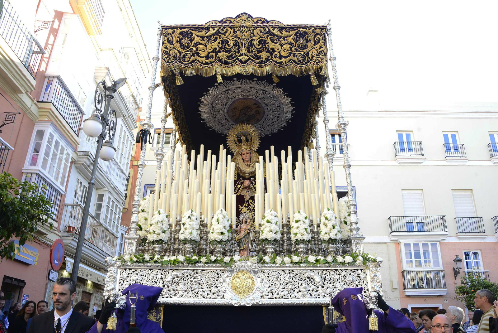 Salida procesional de la hermandad de Columna