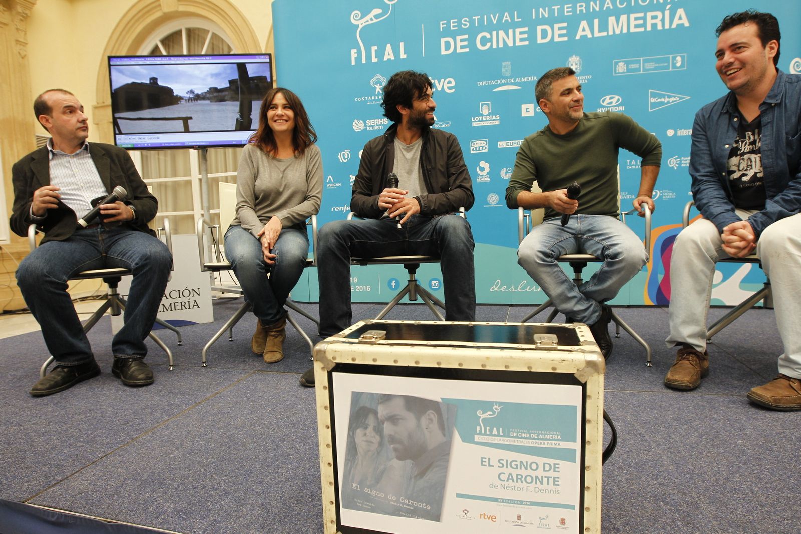 Las imágenes de Melani Olivares y Rubén Cortada