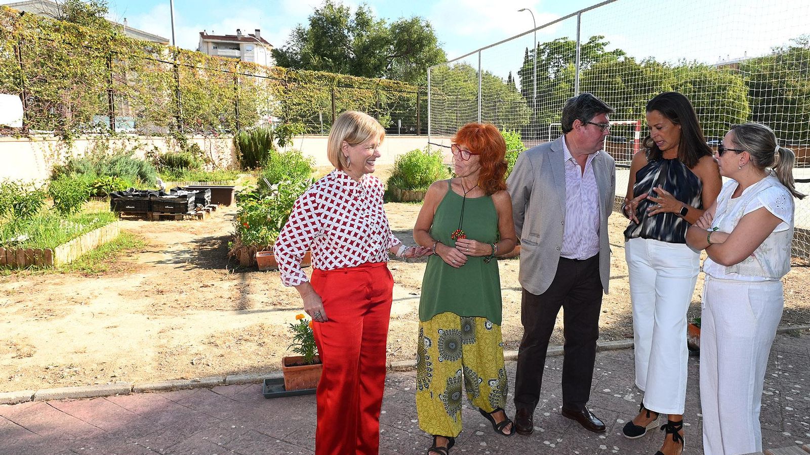 Un momento de la visita de la alcaldesa y José Ángel Aparicio al Colegio Albariza. Un momento de la visita de la alcaldesa y José Ángel Aparicio al Colegio Albariza.