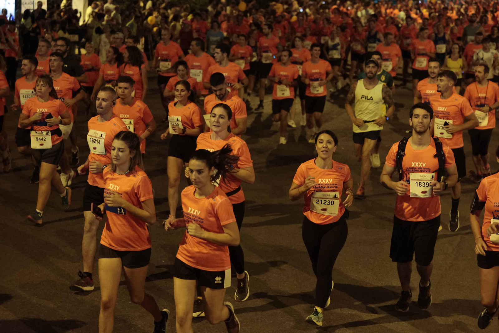 Búscate en las fotos de la Carrera Nocturna (II)