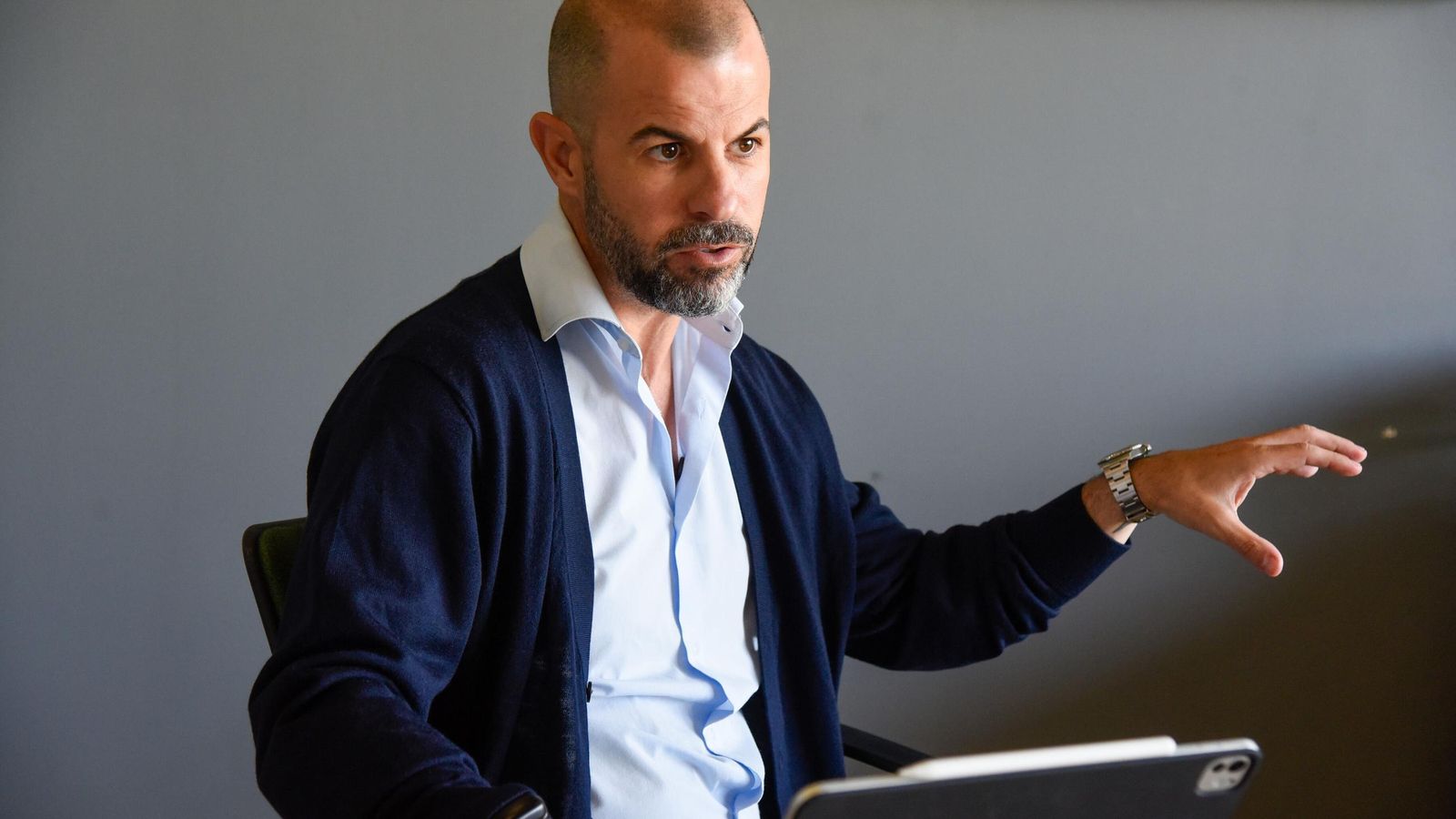 Manu Fajardo, en su despacho en la Ciudad Deportiva Luis del Sol durante una entrevista a este periódico.