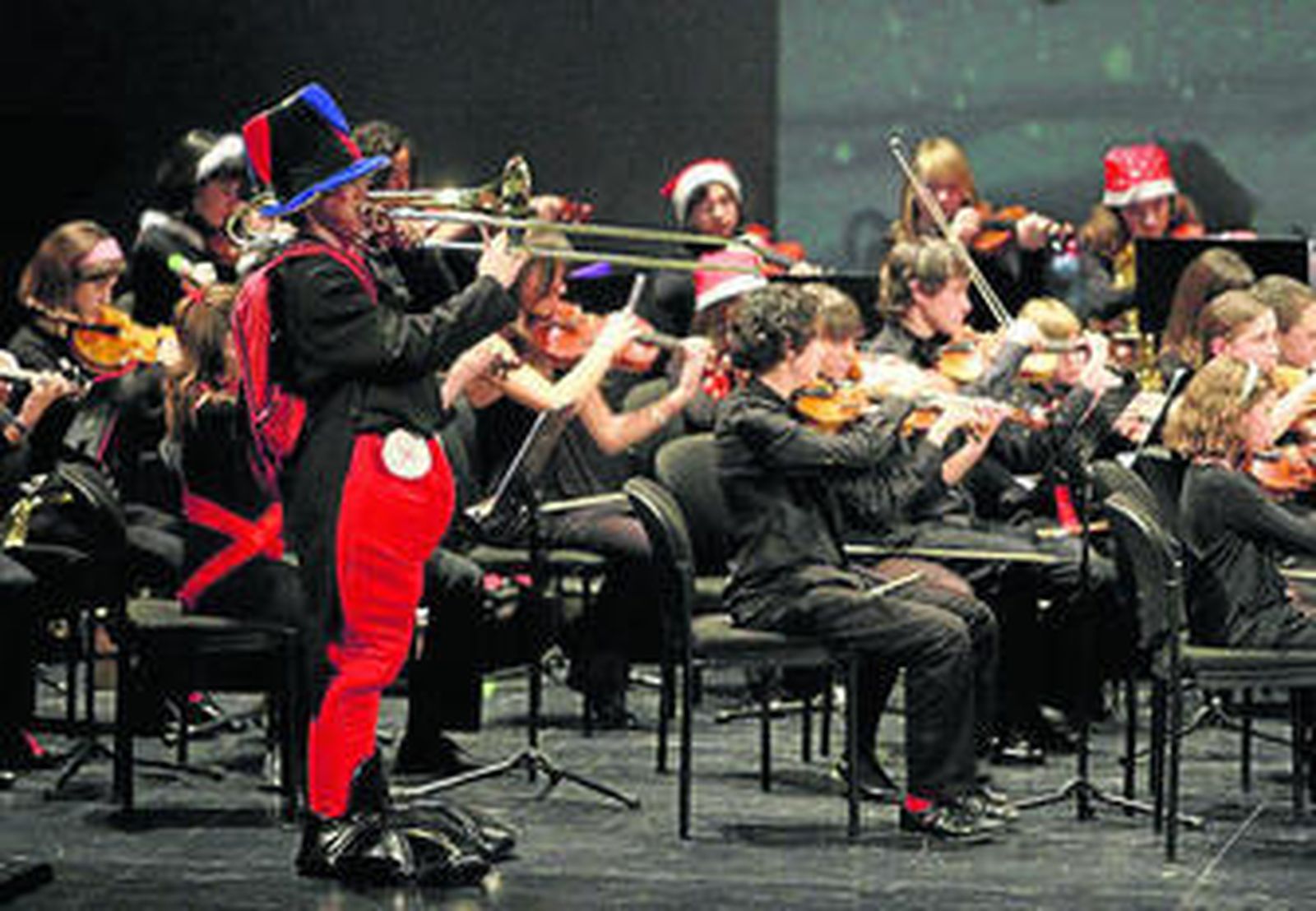 La Orquesta Joven de Almería durante la tradicional actuación que ofrecen en Navidad.
