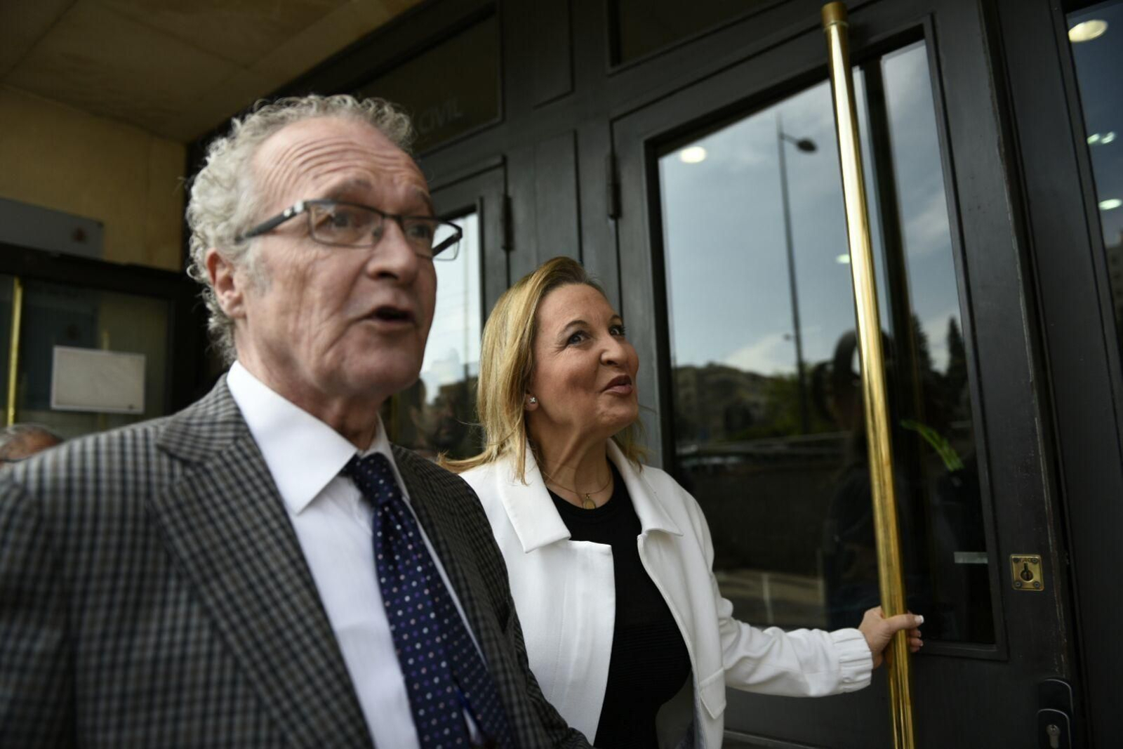 La exnúmero 2 de la Alhambra, Victoria Chamorro, entra en el Juzgado para declarar como investigada del caso Audioguías.