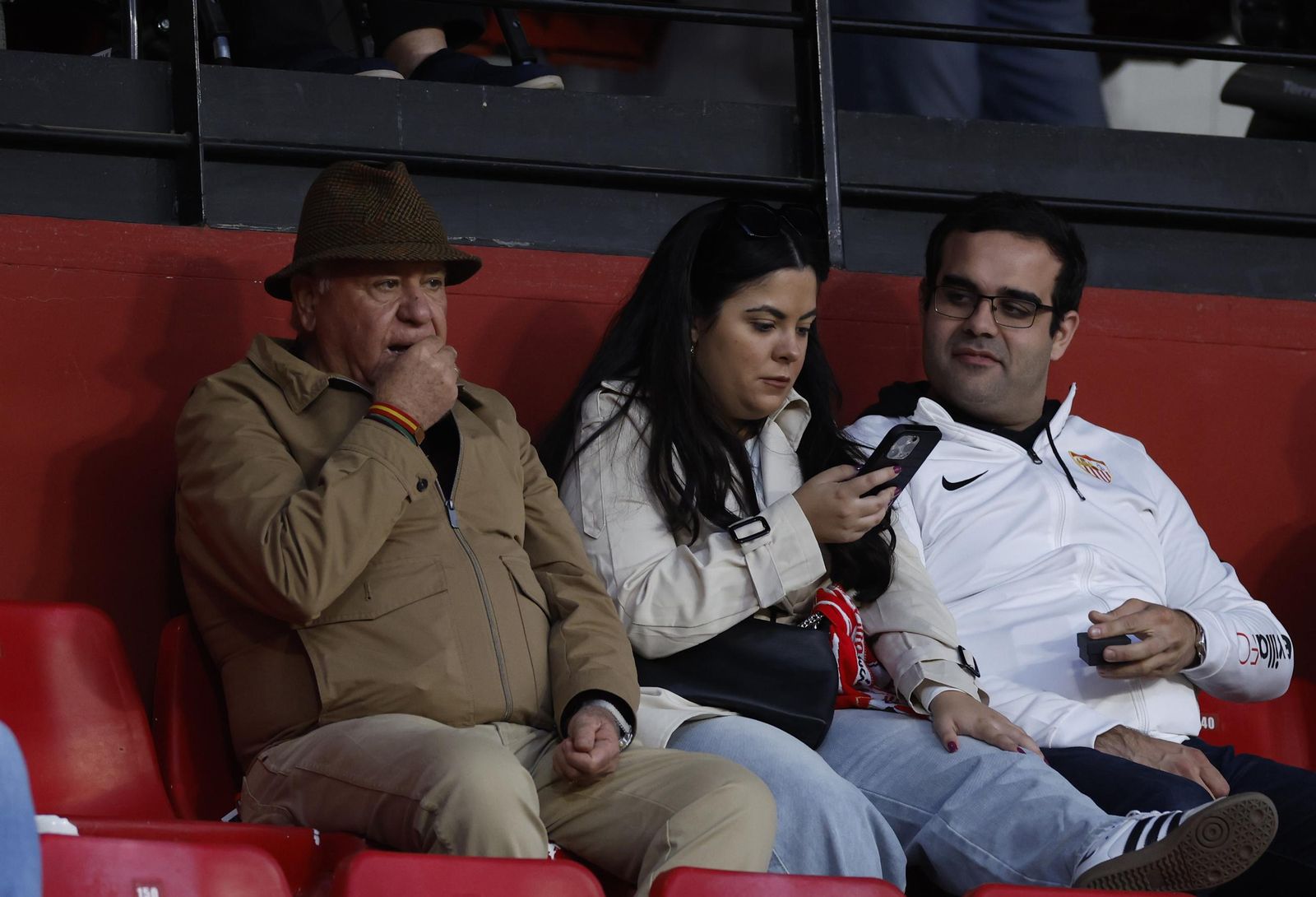 Búscate en las fotos del Sevilla Fc - Real Sociedad