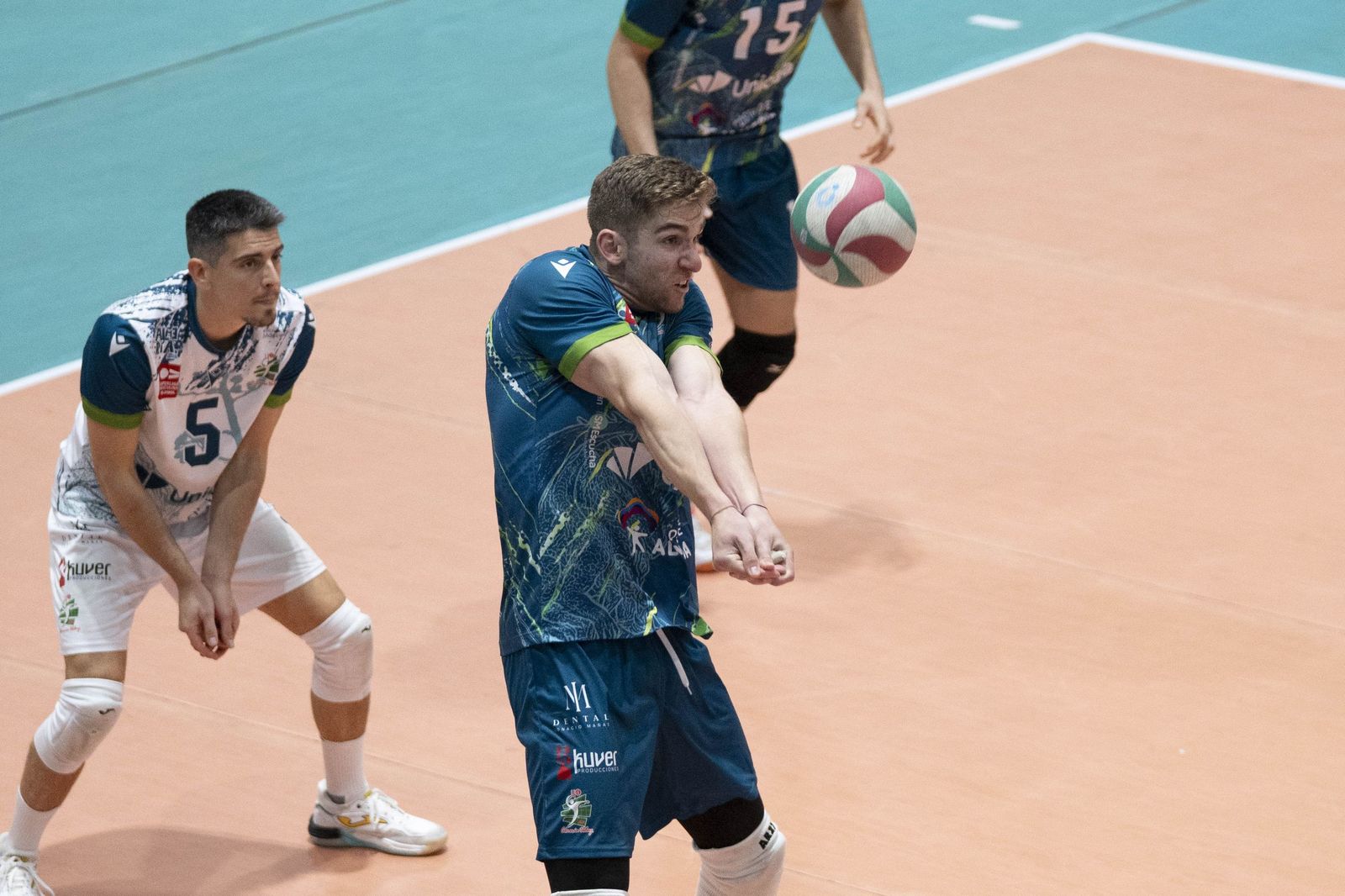 Las imágenes del partido entre Unicaja Costa de Almería y Pamesa Teruel de Superliga de voleibol