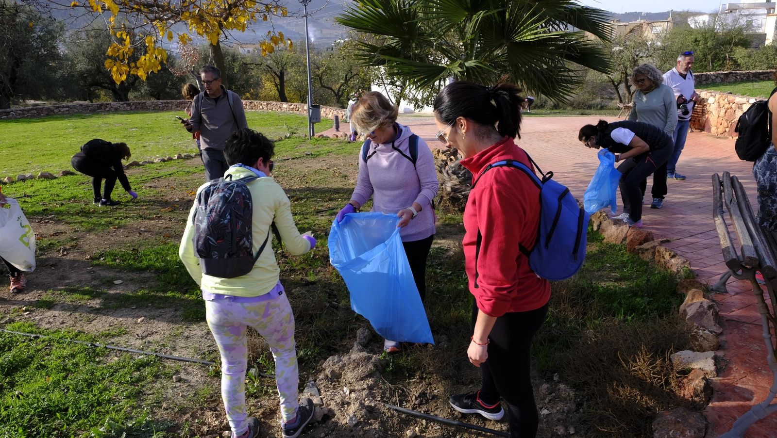 Limpieza y senderismo por la Alpujarra, en imágenes