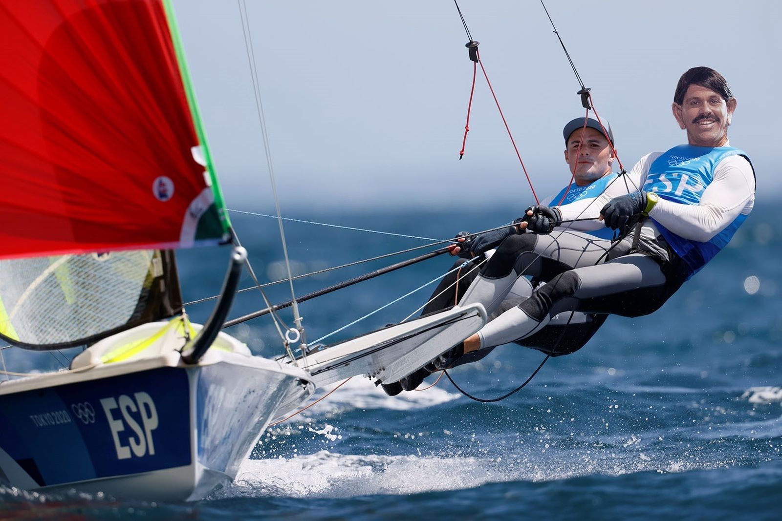 El Ardentía surcando los mares.