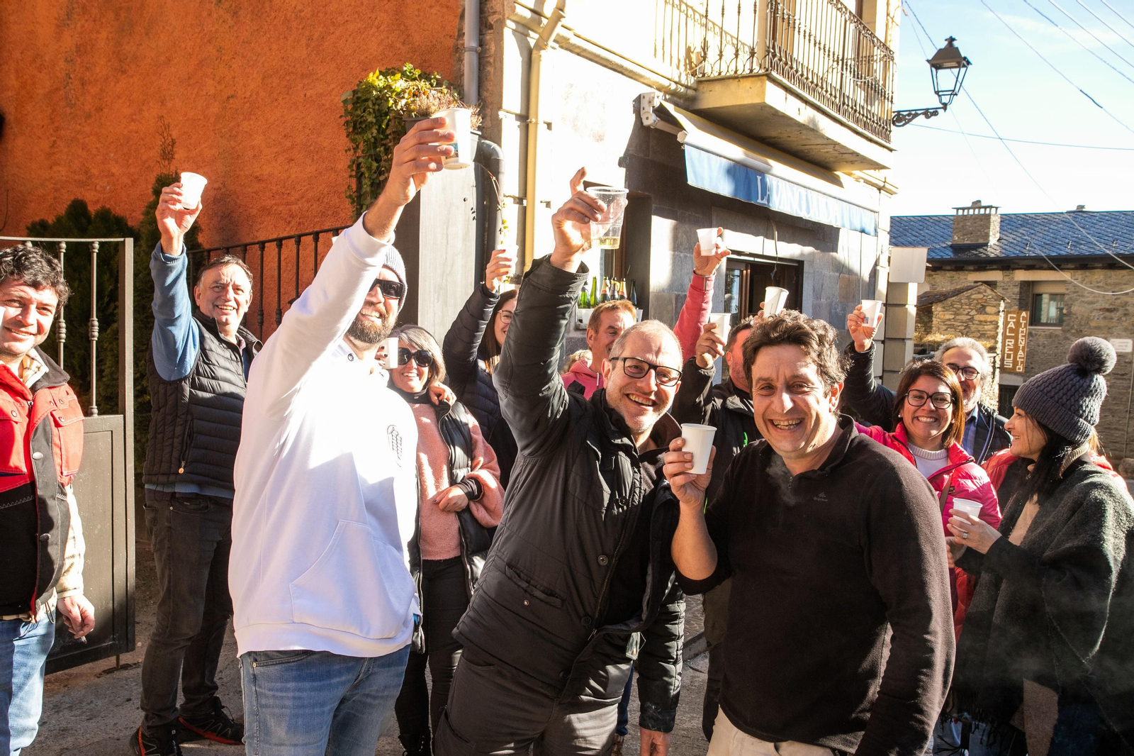 Celebraciones de los premiados con la Lotería de Navidad en España Celebraciones de los premiados con la Lotería de Navidad en España