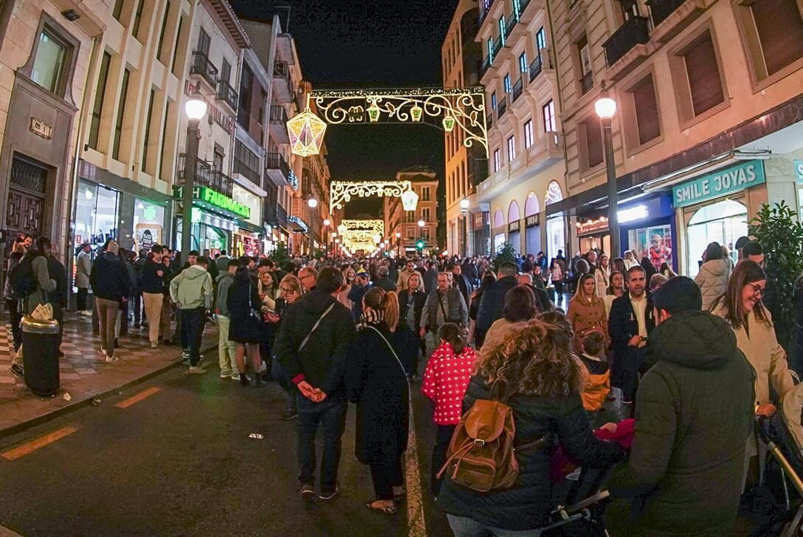 Fotos: así son las nuevas luces de Navidad de Granada