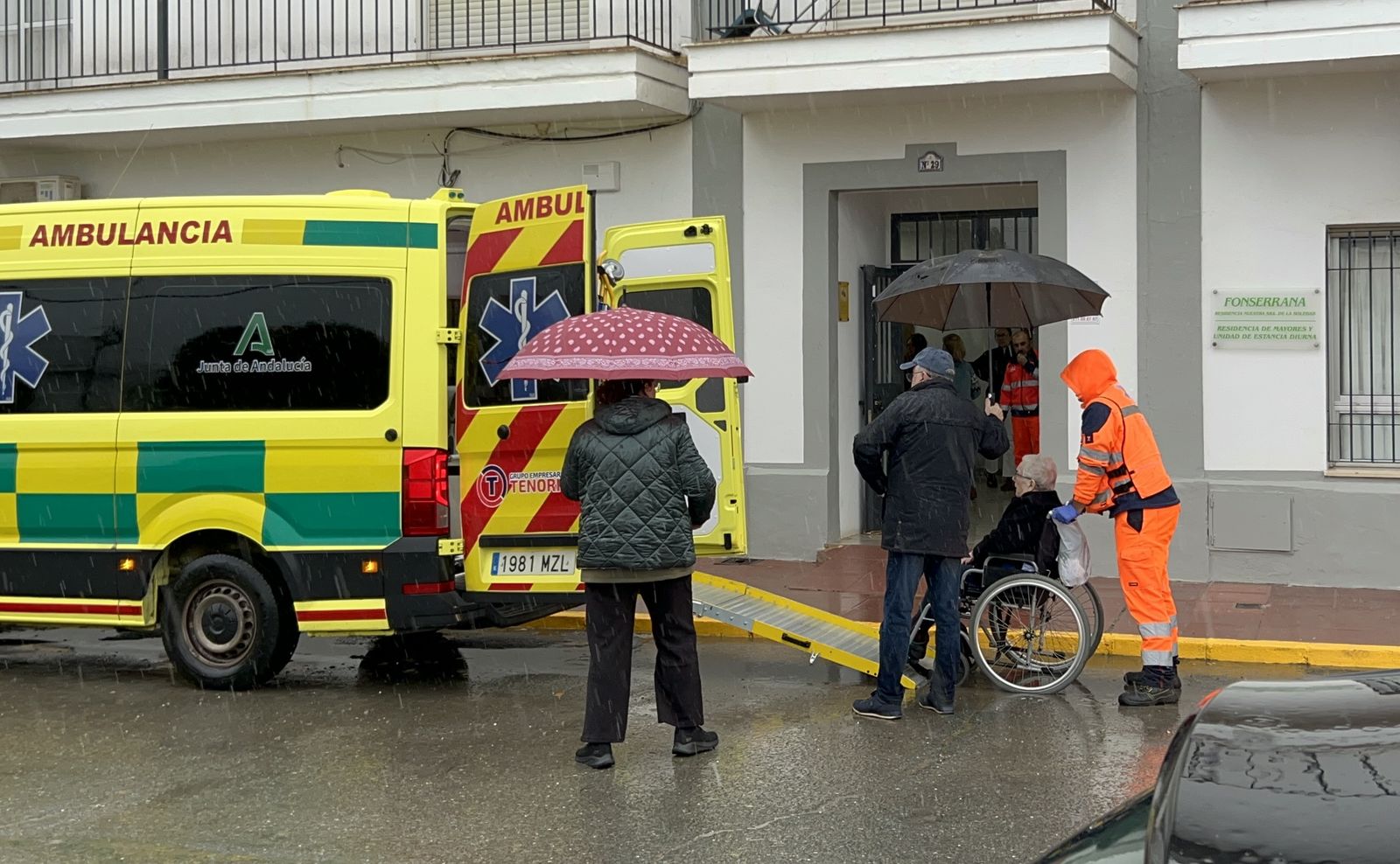 Las fotos del desalojo de la residencia de mayores en Tocina por las inundaciones