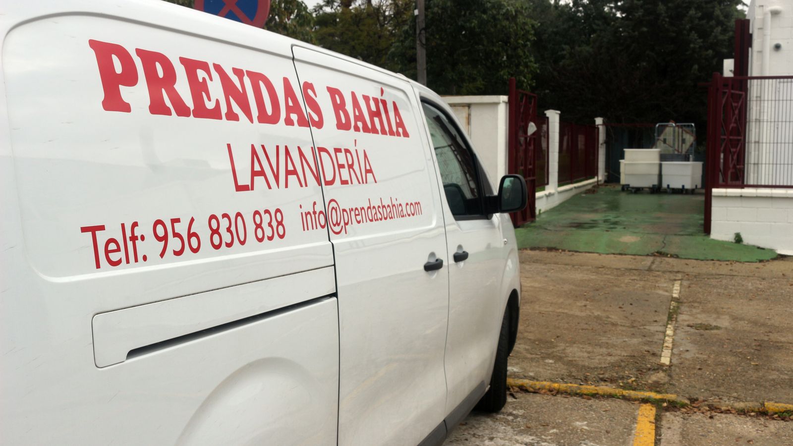 Uno de los vehículos de la lavendería