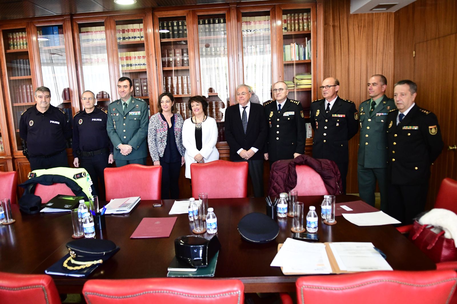 Responsables de todas las áreas policiales, antes de la Junta Local de Seguridad para la Navidad.