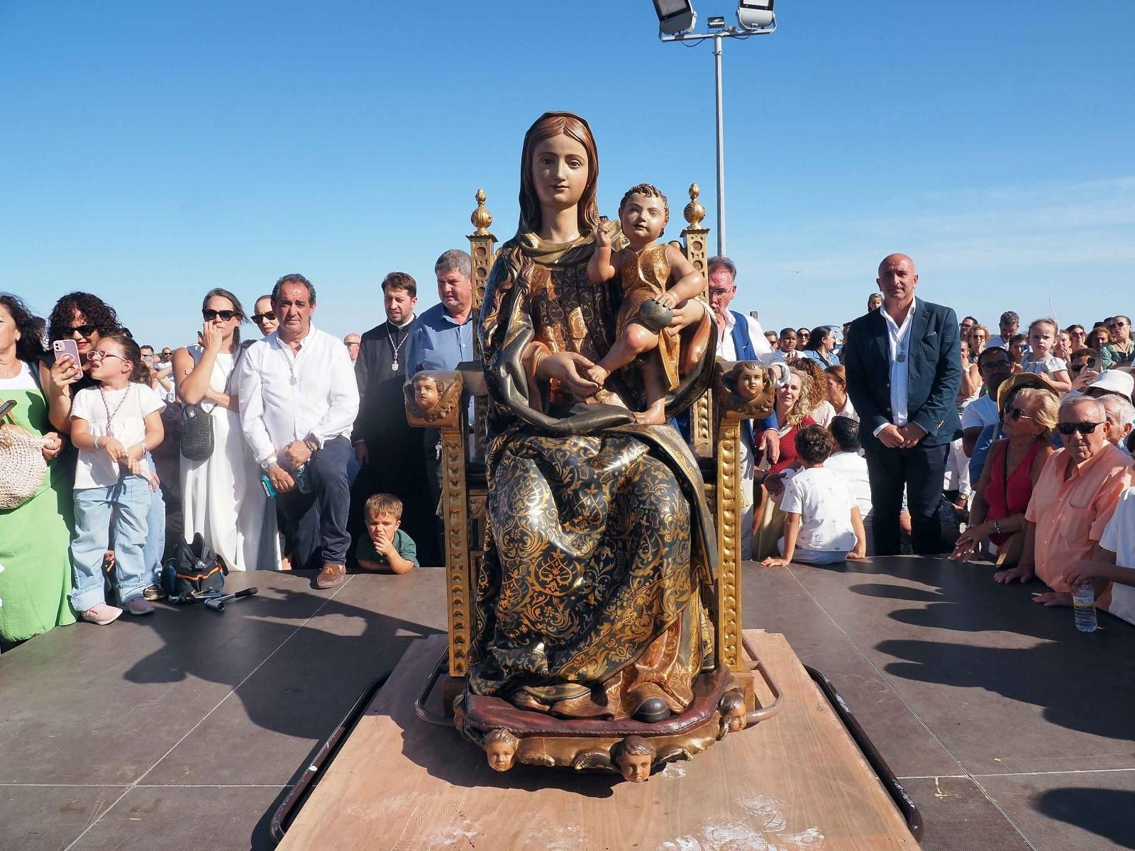 Imágenes del desembarco de la Virgen de la Bella en el Terrón de Lepe